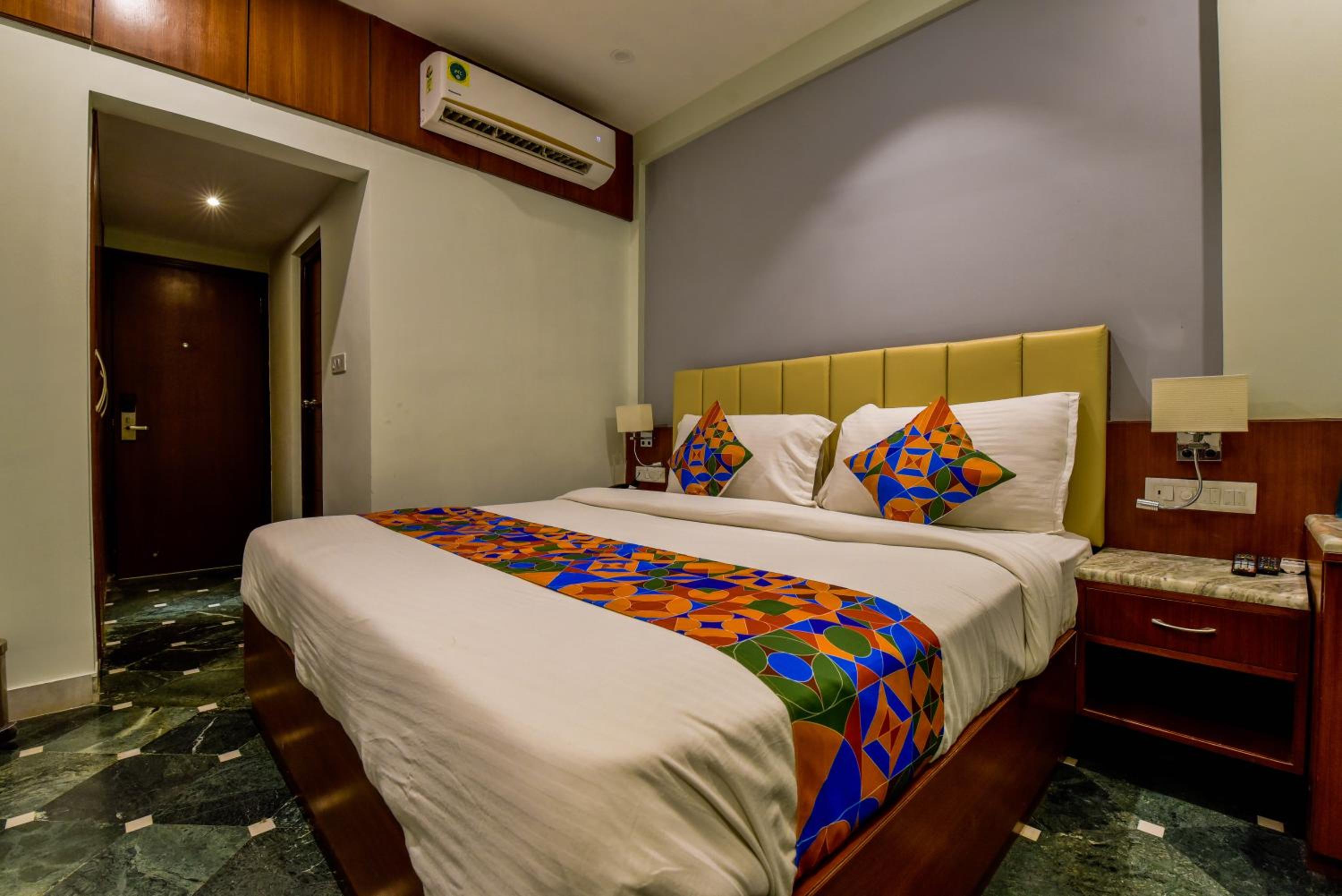 Deluxe King Room photo 1