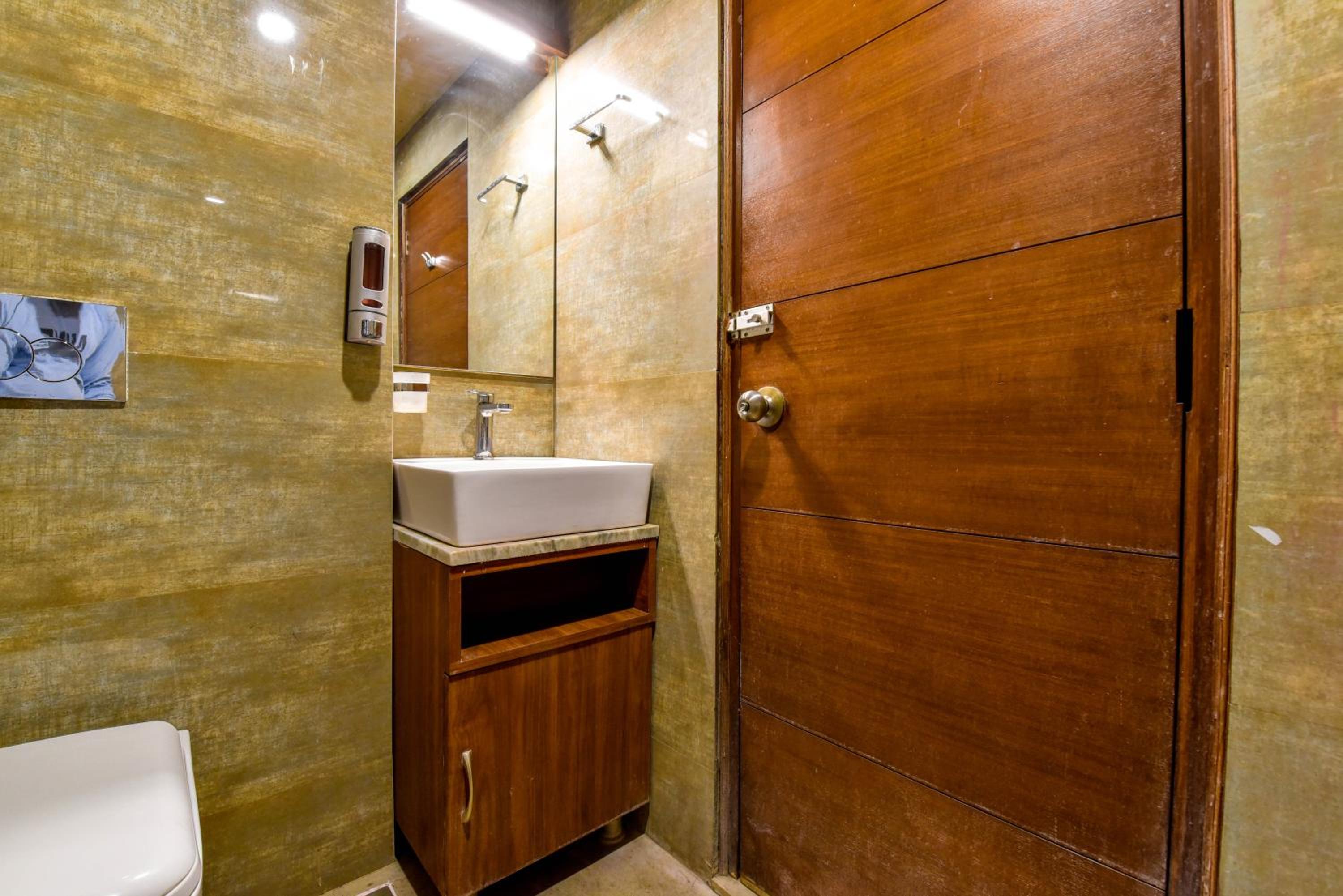 Deluxe King Room photo 2
