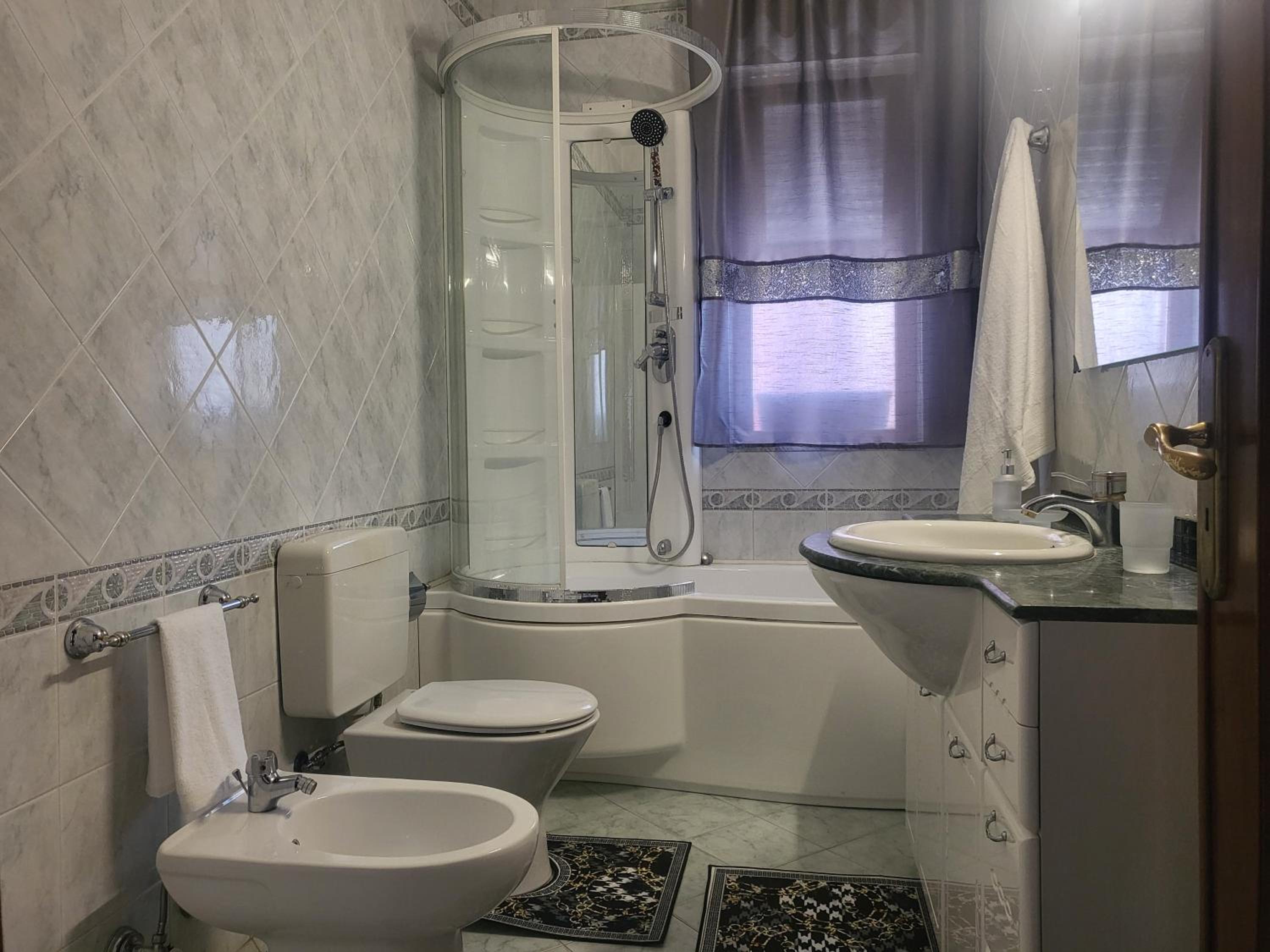 Double Room with Private Bathroom photo 3