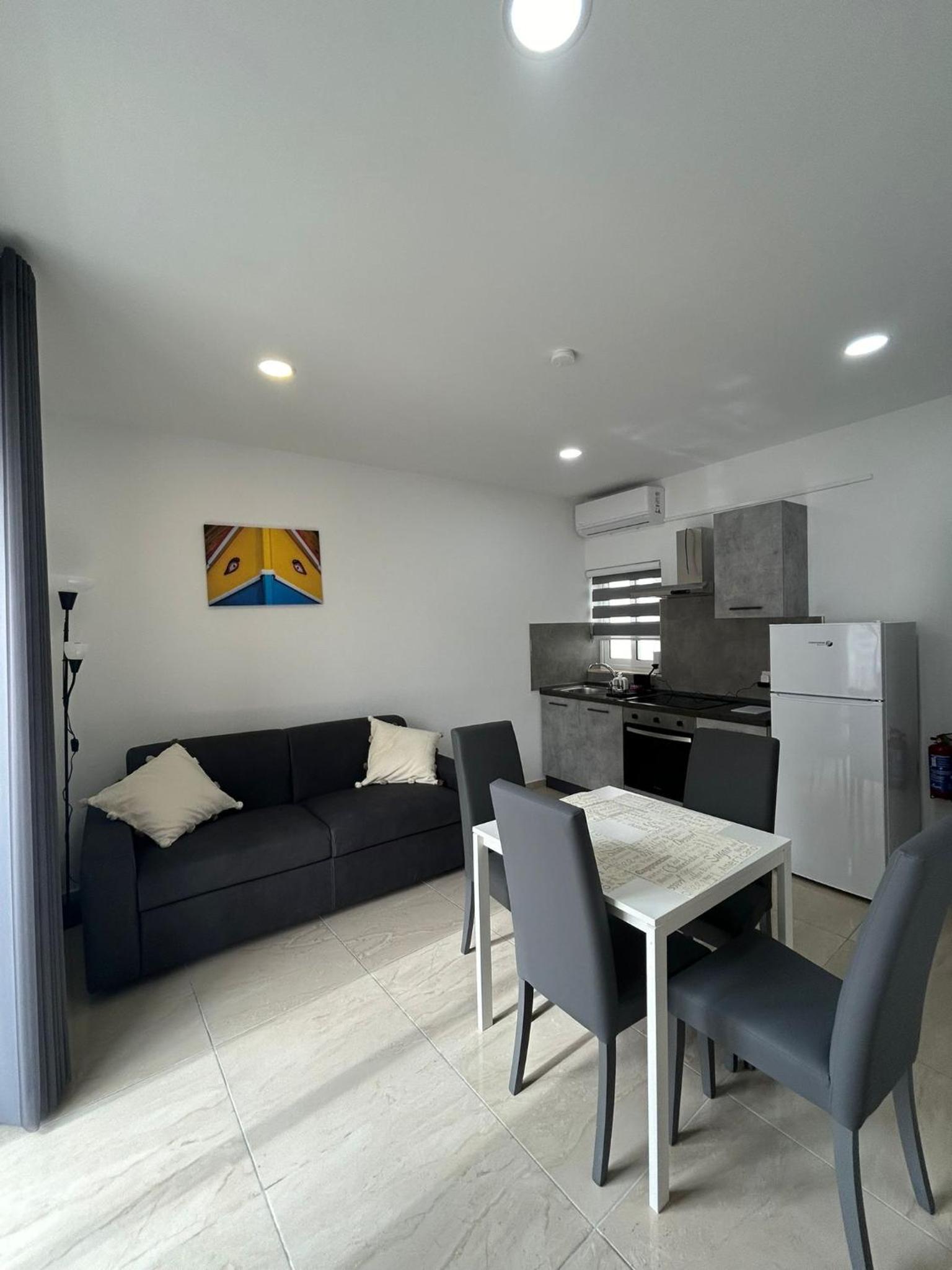 One-Bedroom Apartment photo 3