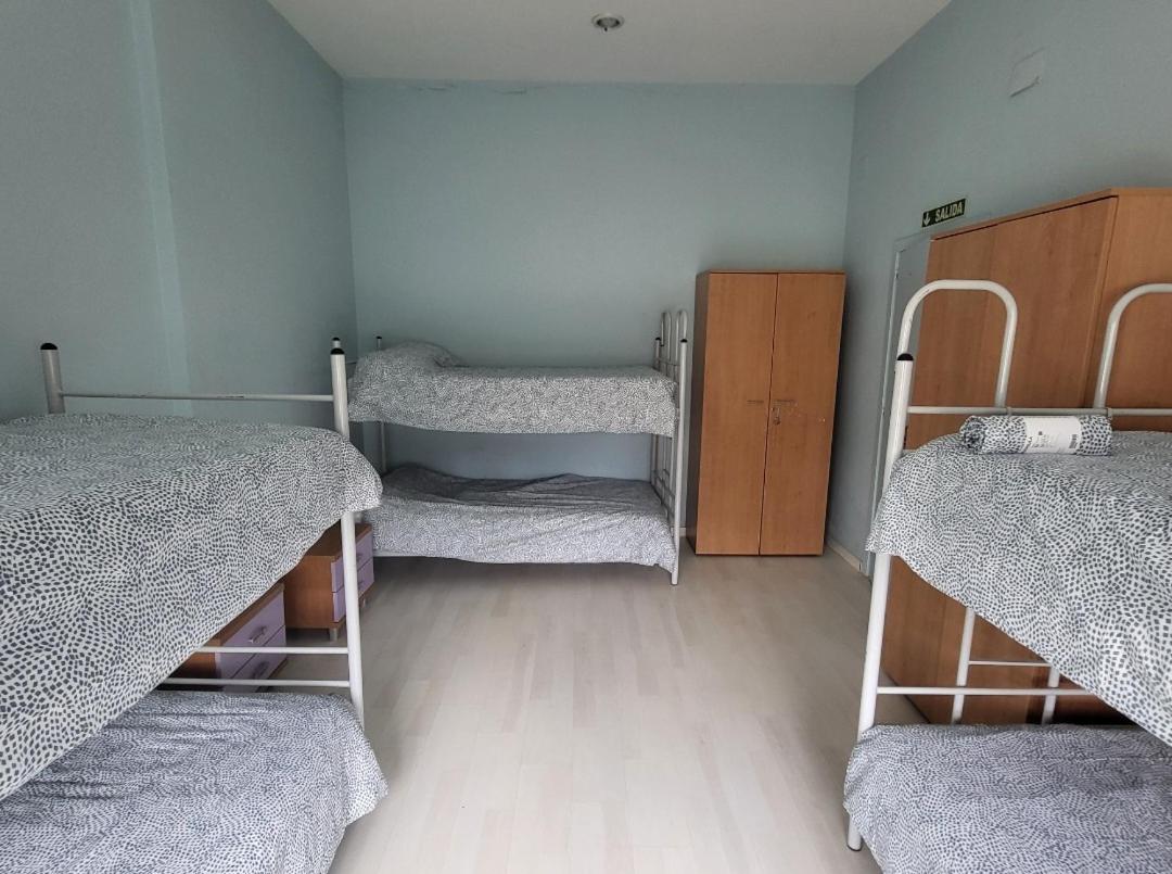 6-Bed Mixed Dormitory Room photo 2