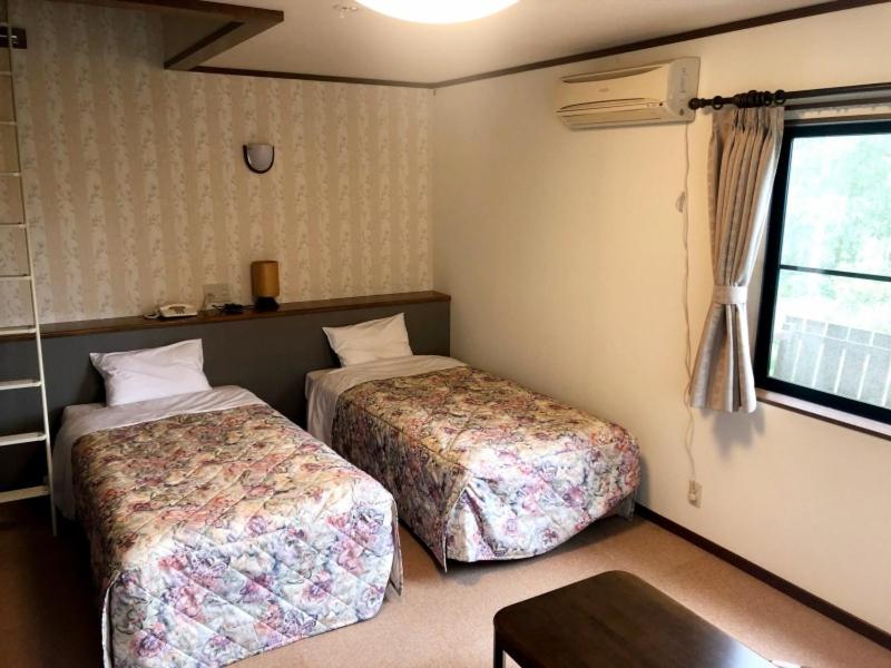 Twin Room with Shower