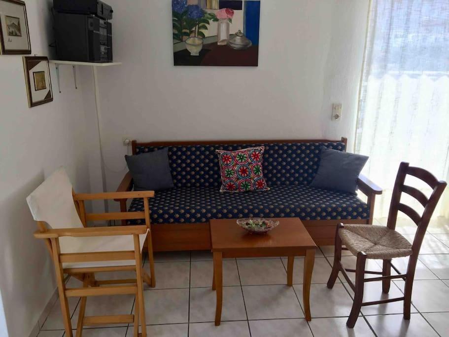 One-Bedroom House photo 1