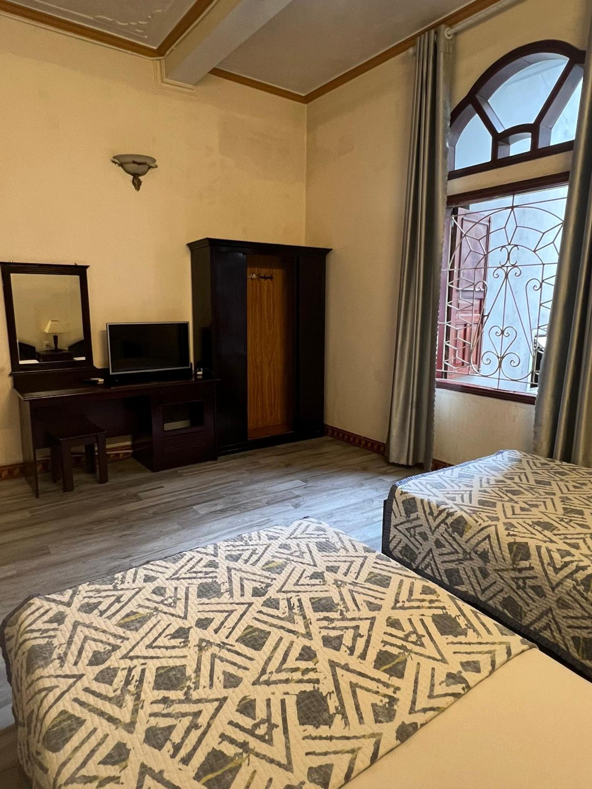 Double or Twin Room with Mountain View photo 3