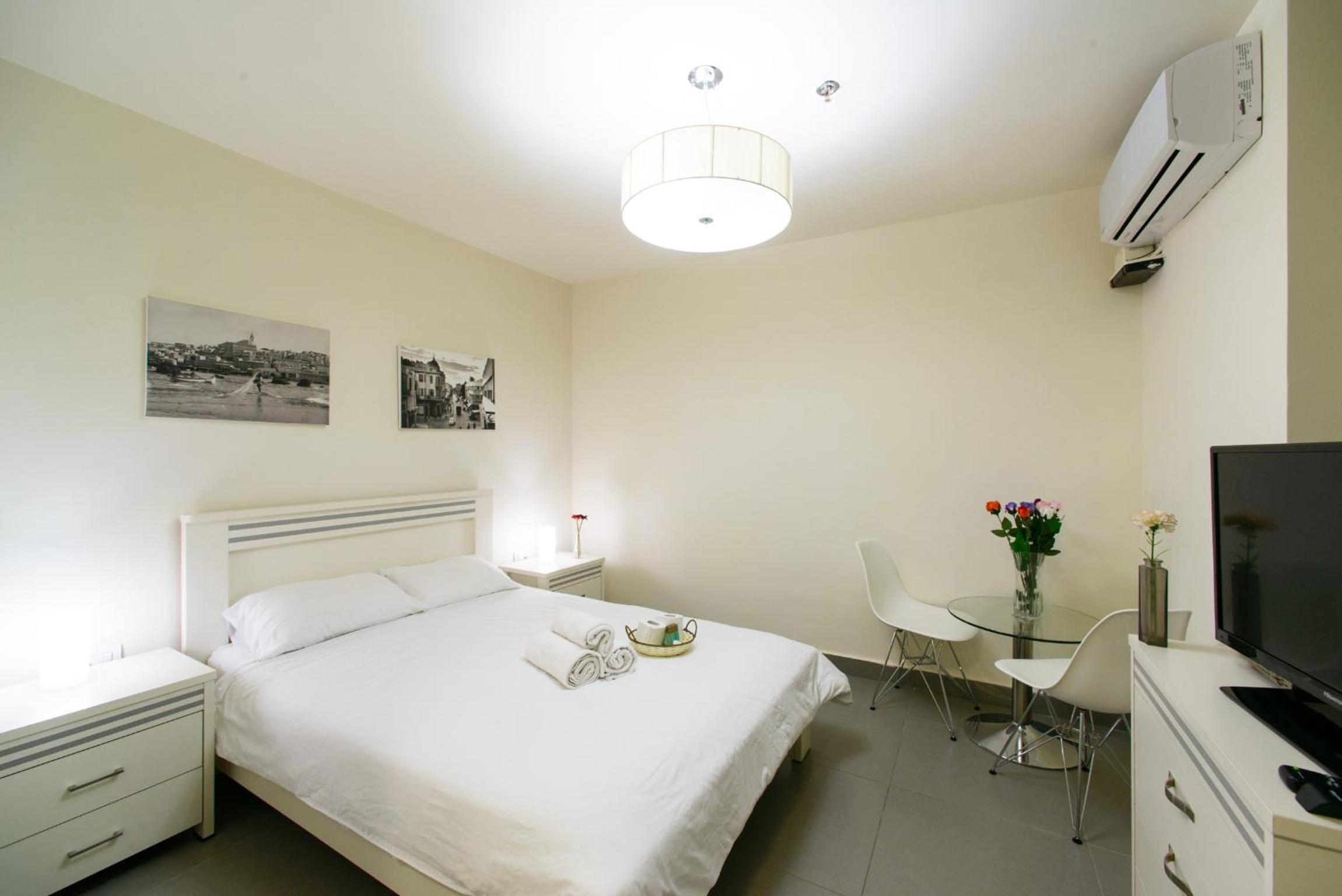 Double Room (No Windows) photo 2