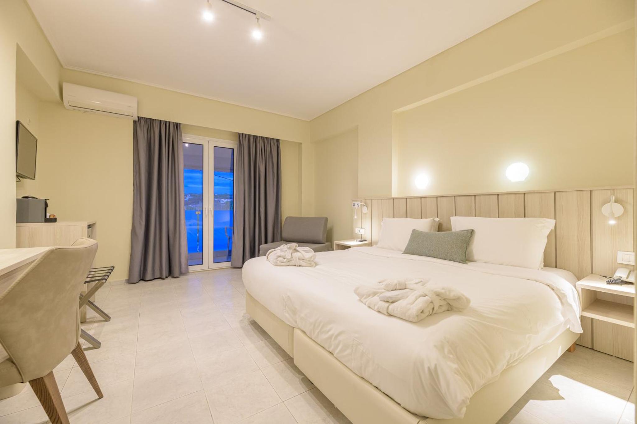 Double or Twin Room with Side Sea View photo 3