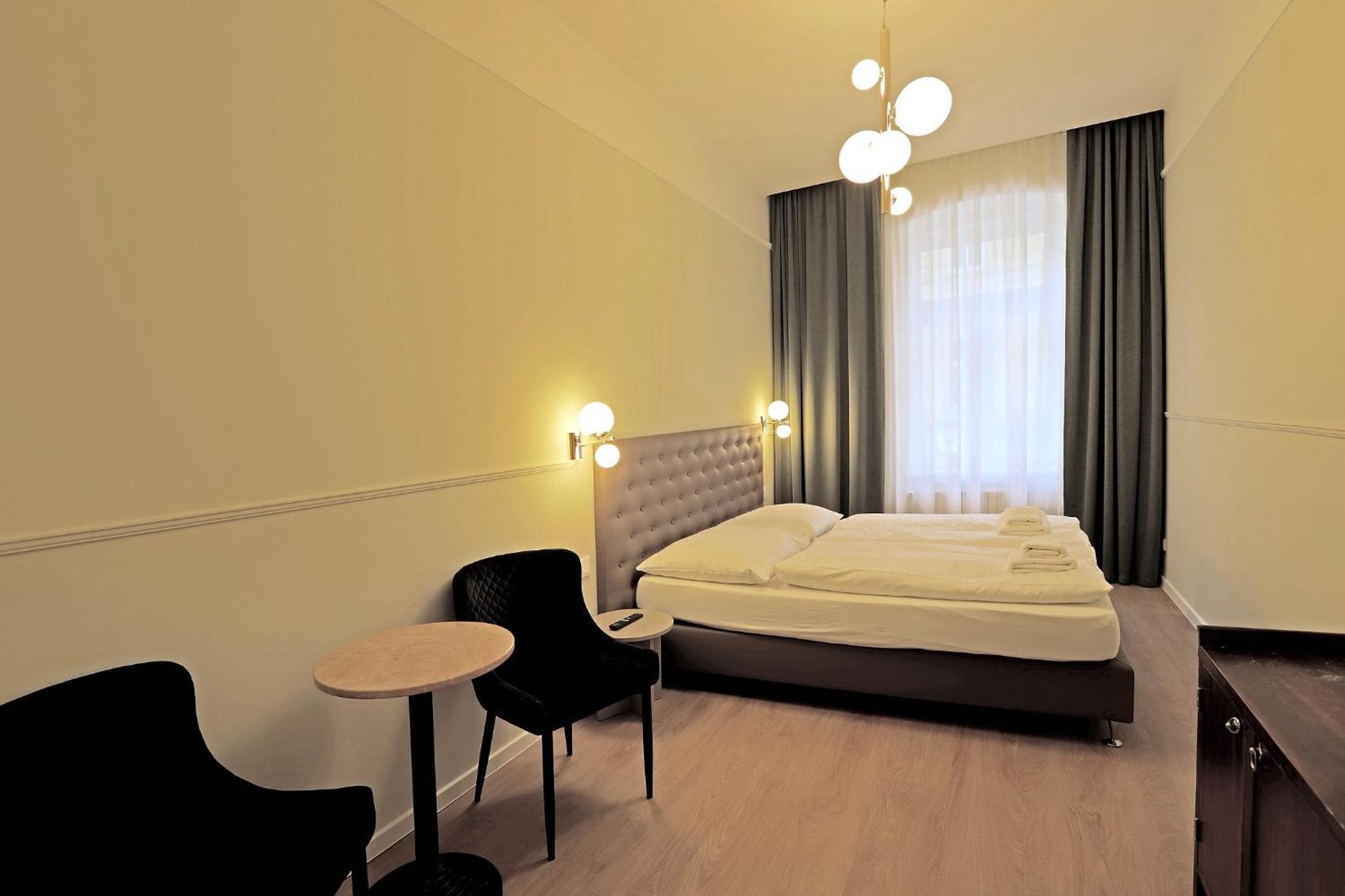 Double Room with Street View
