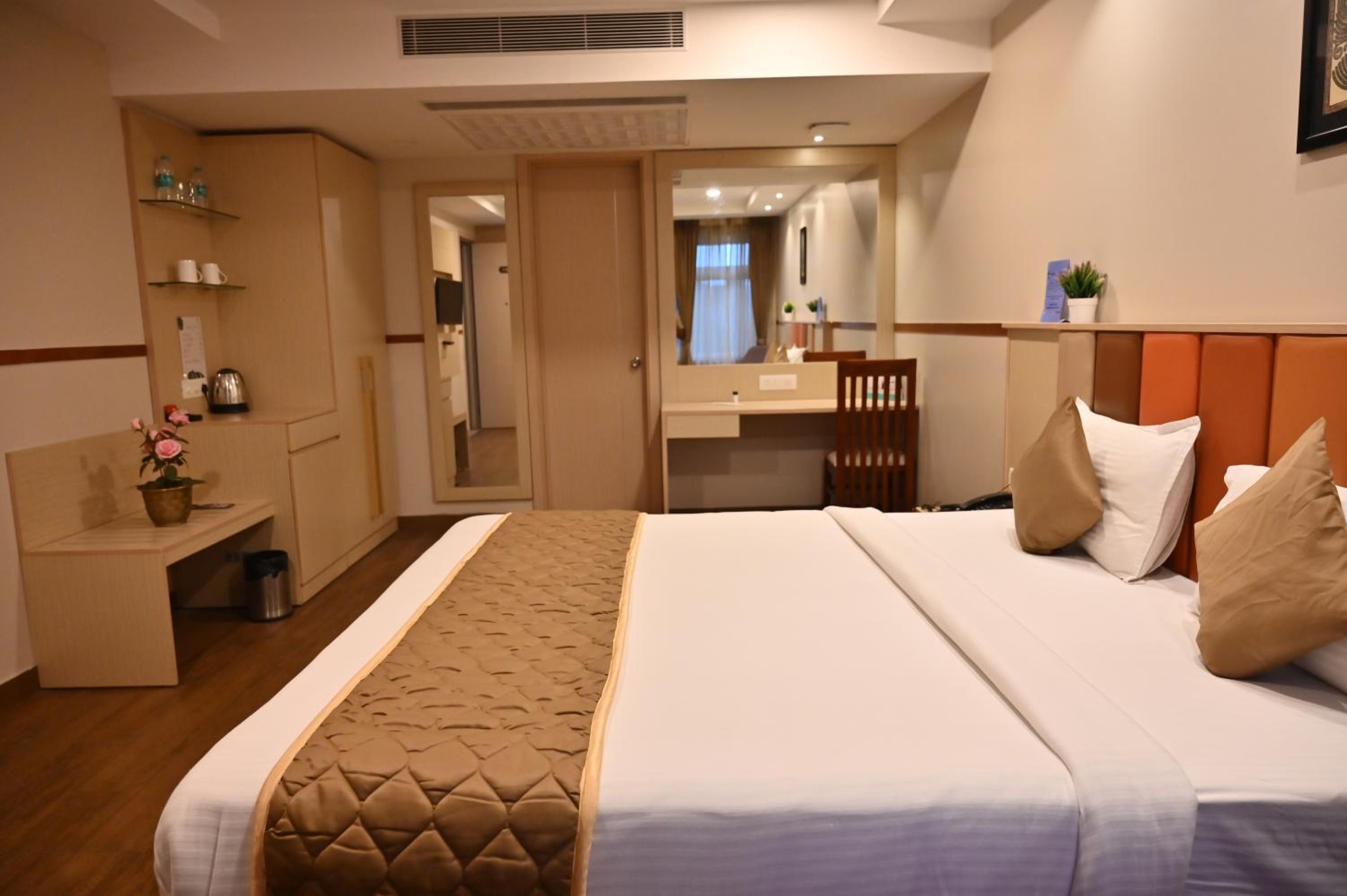 Deluxe Double or Twin Room - Photo 5