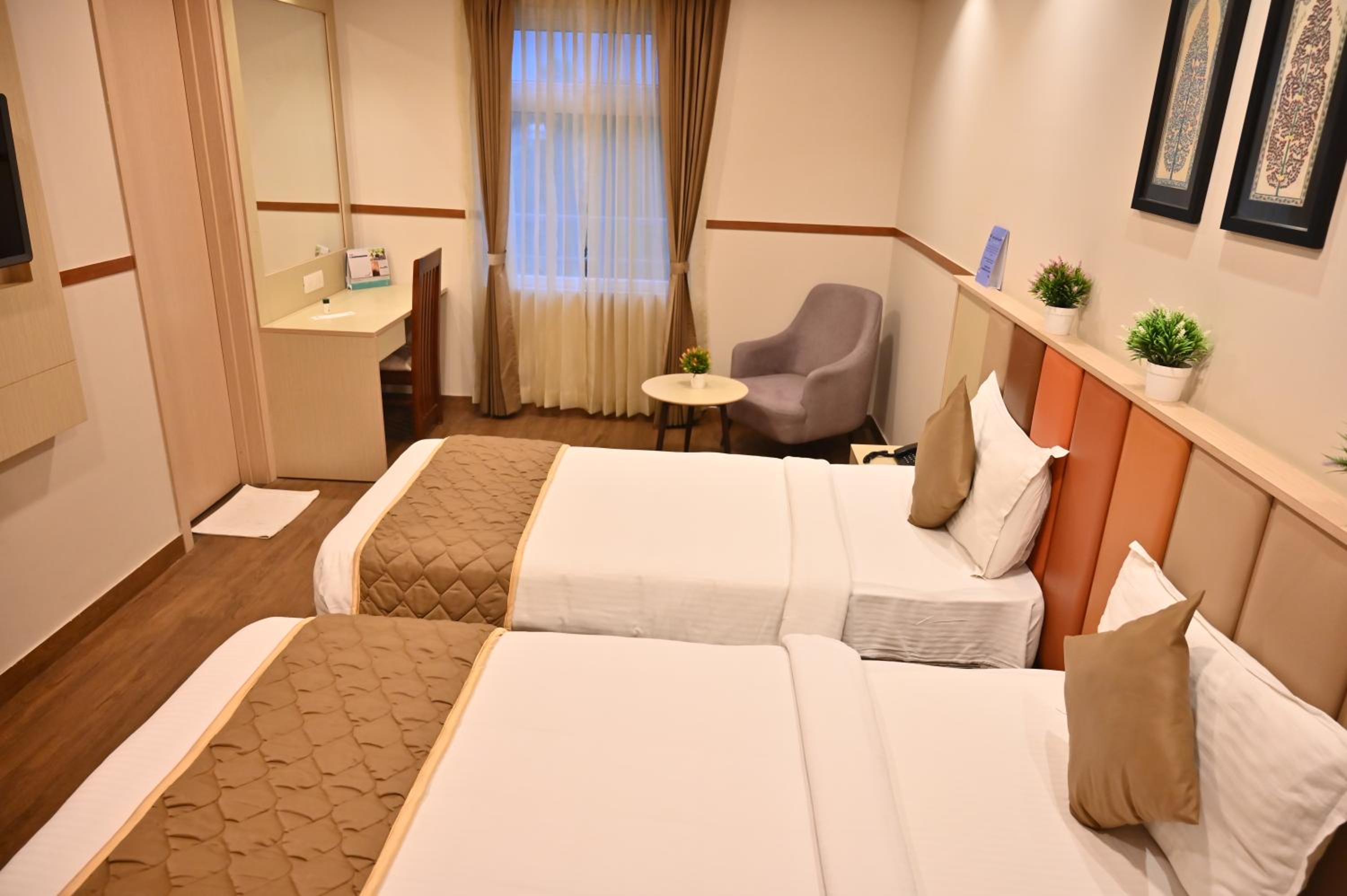 Large Twin Room - Photo 15