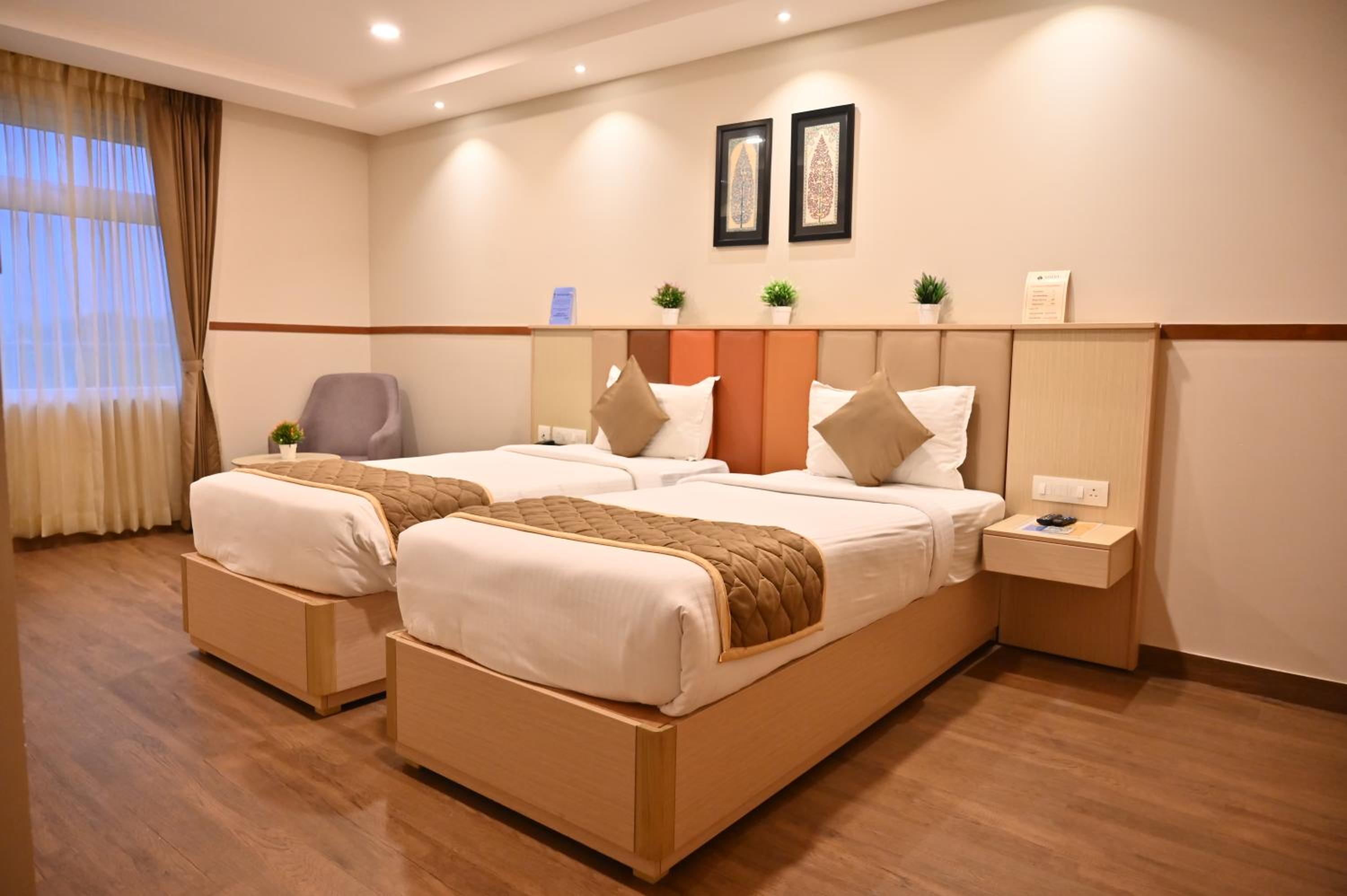 Large Twin Room - Photo 6