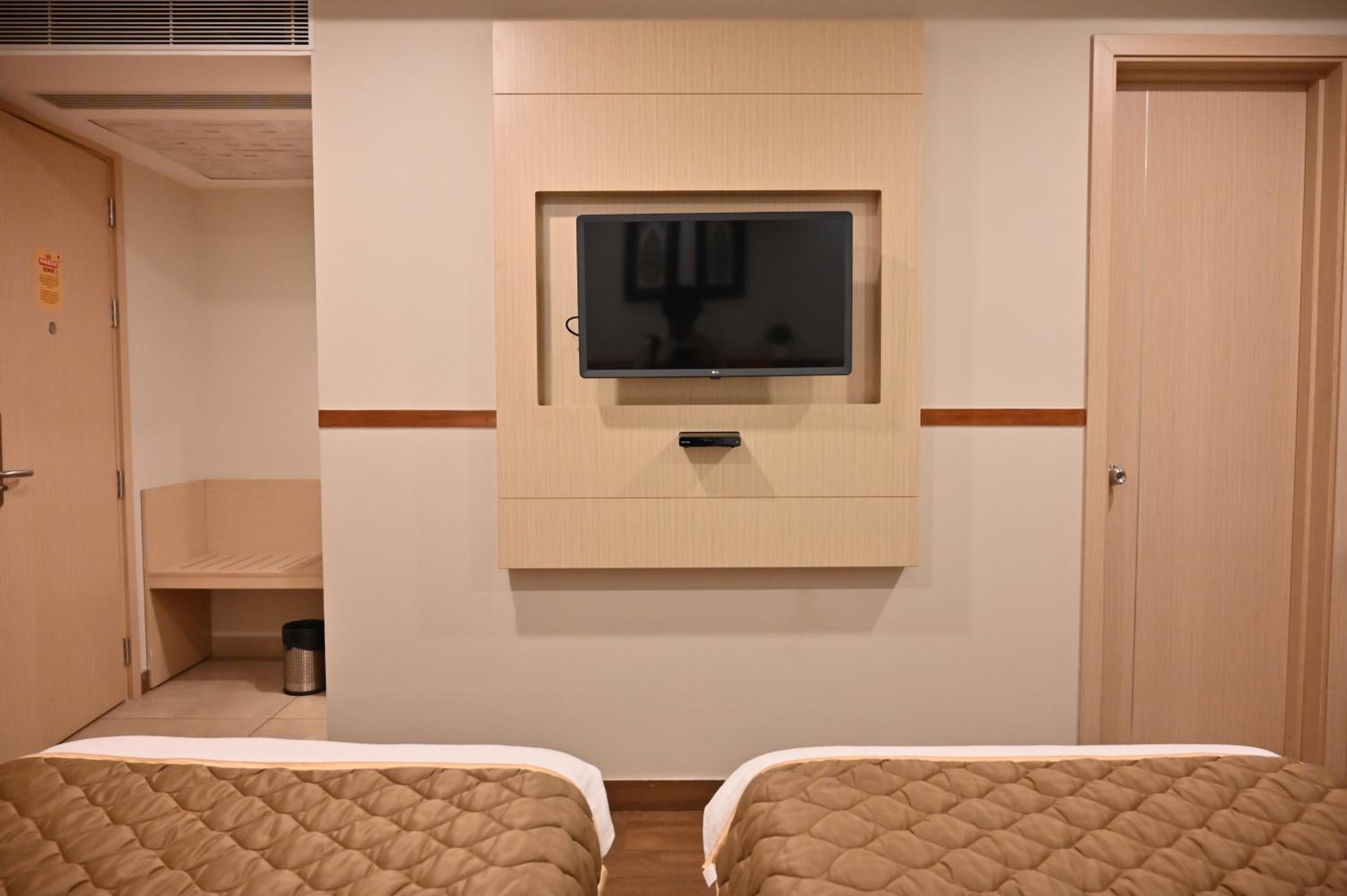 Deluxe Double or Twin Room - Photo 14