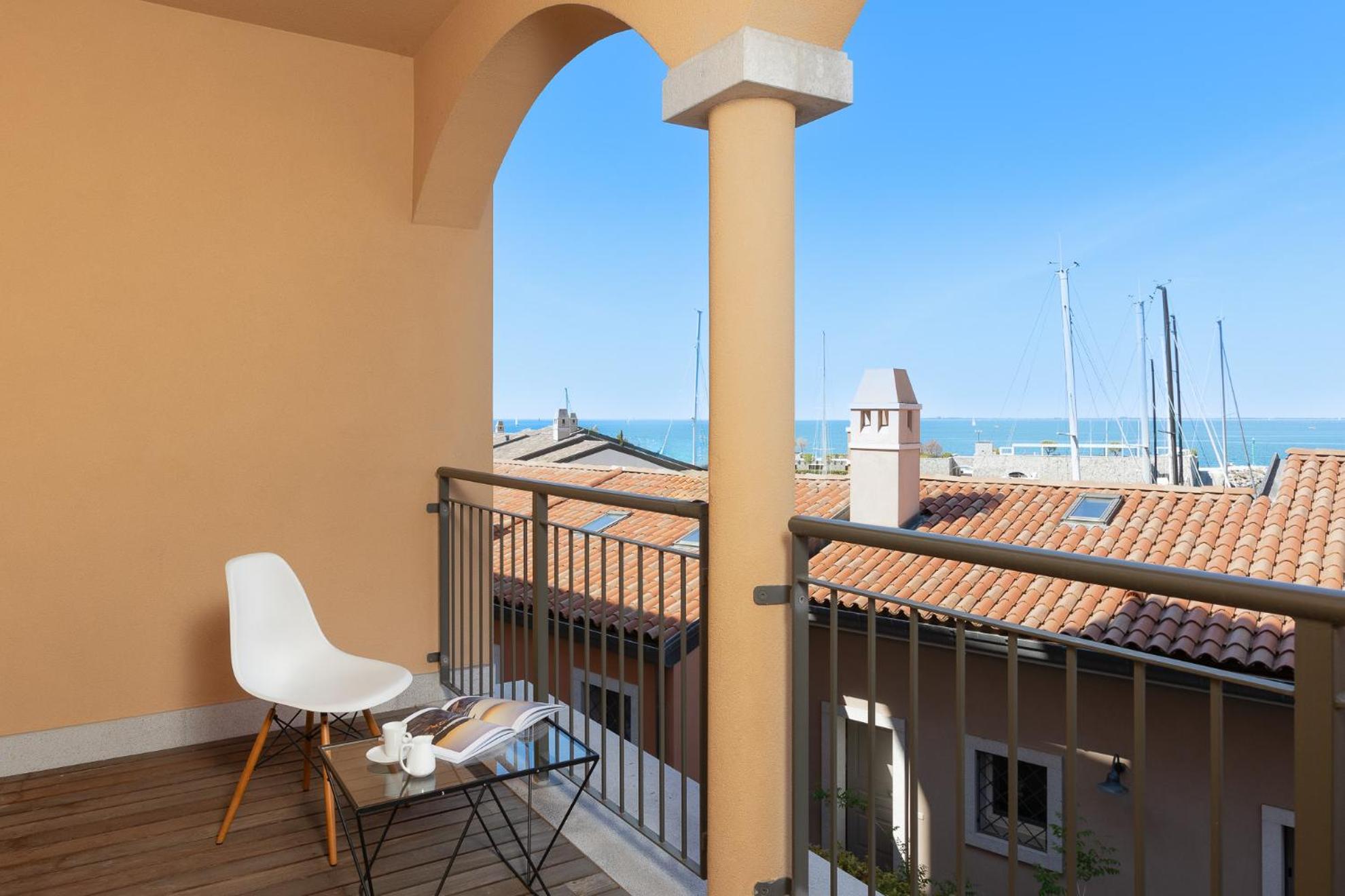 Superior One-Bedroom Apartment with Balcony