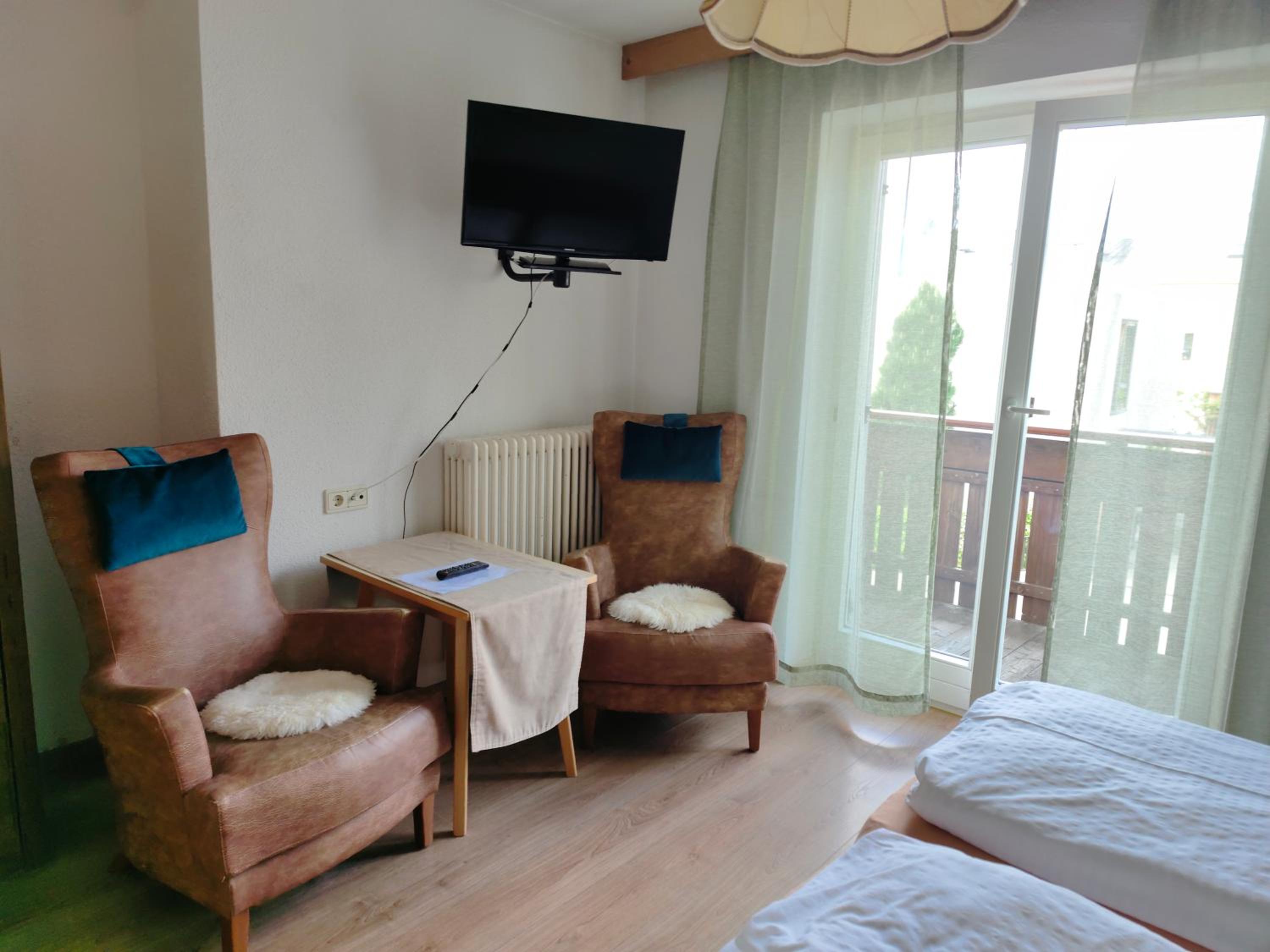 Family Room with Balcony photo 3