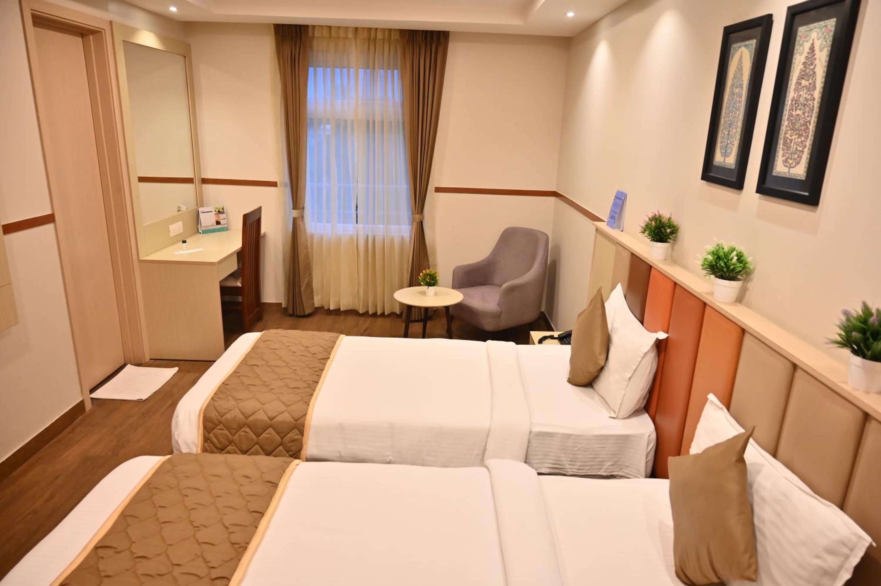 Large Twin Room - Photo 14