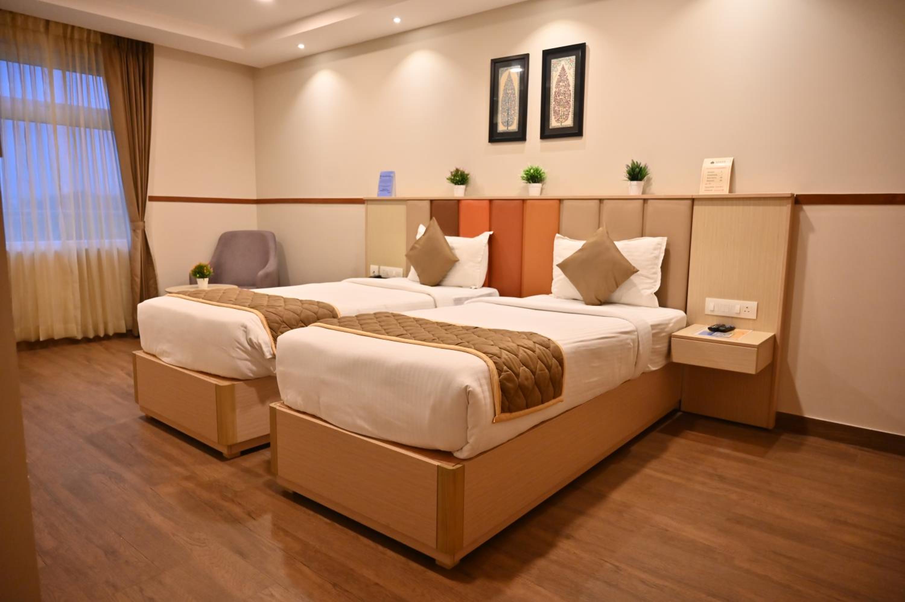 Large Twin Room - Photo 16