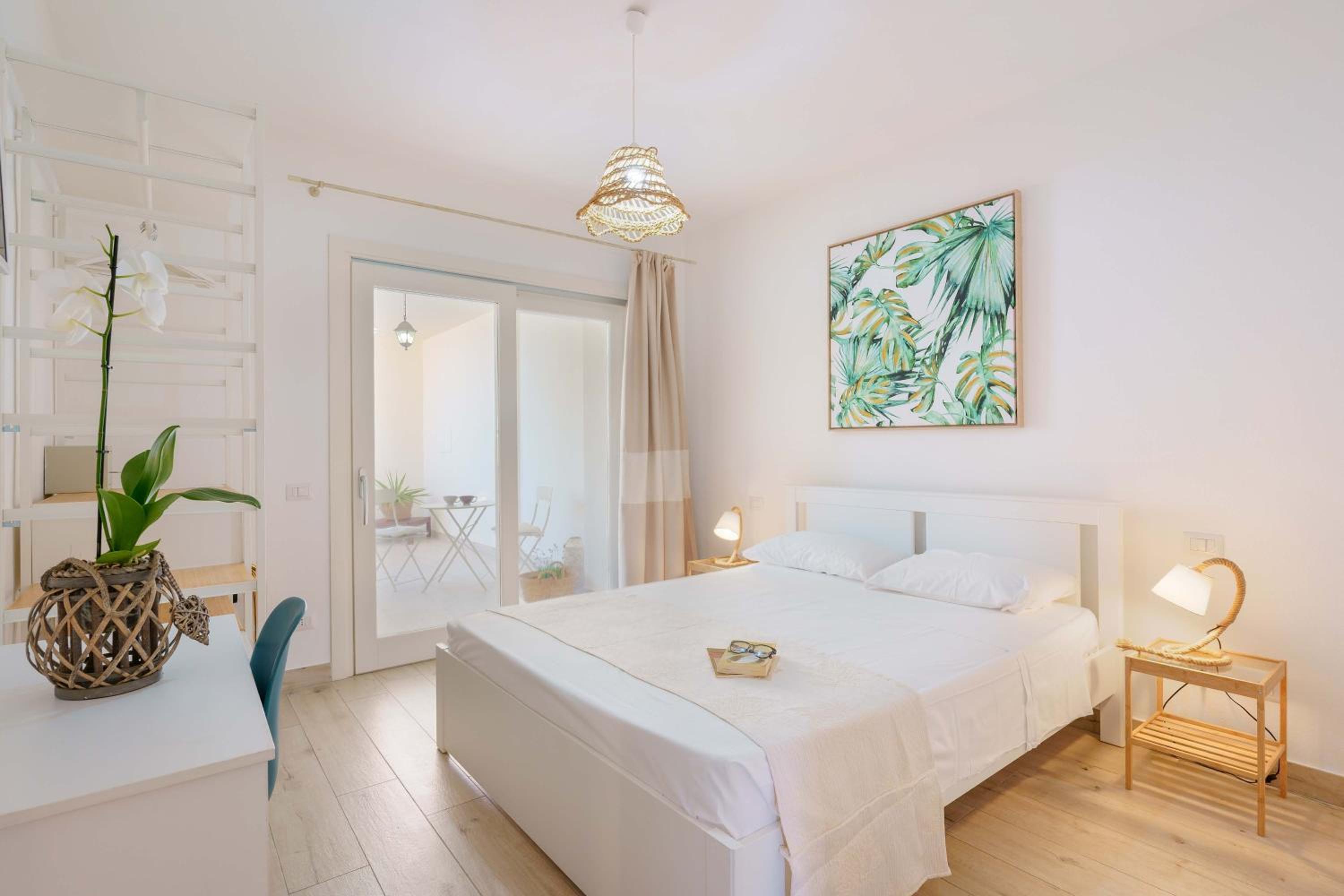 Deluxe Double Room with Balcony - Photo 1