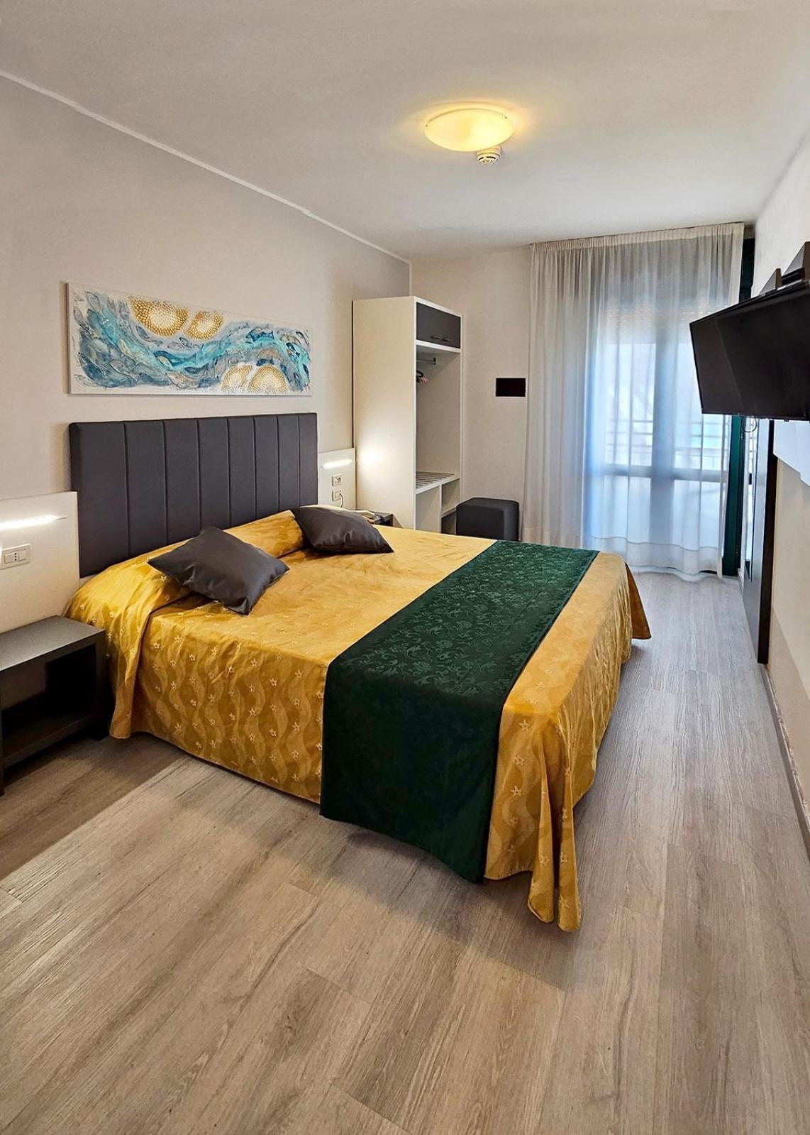 Double or Twin Room with Beach Access and Free Parking photo 1