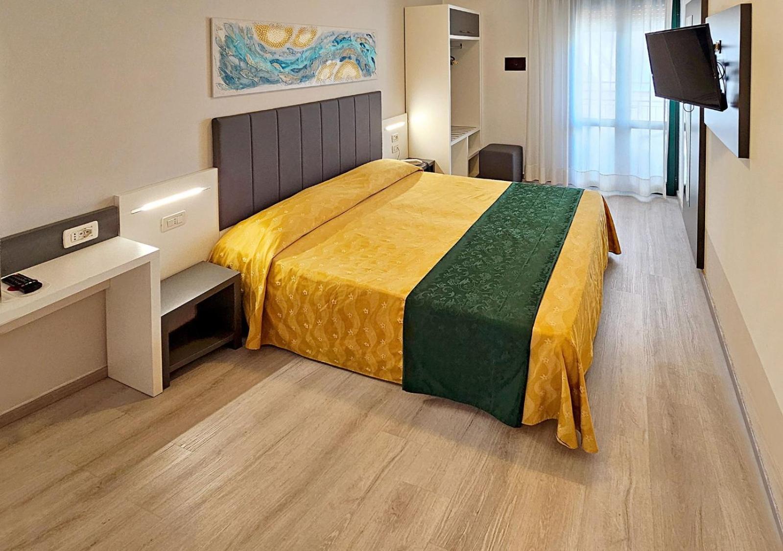 Double or Twin Room with Beach Access and Free Parking