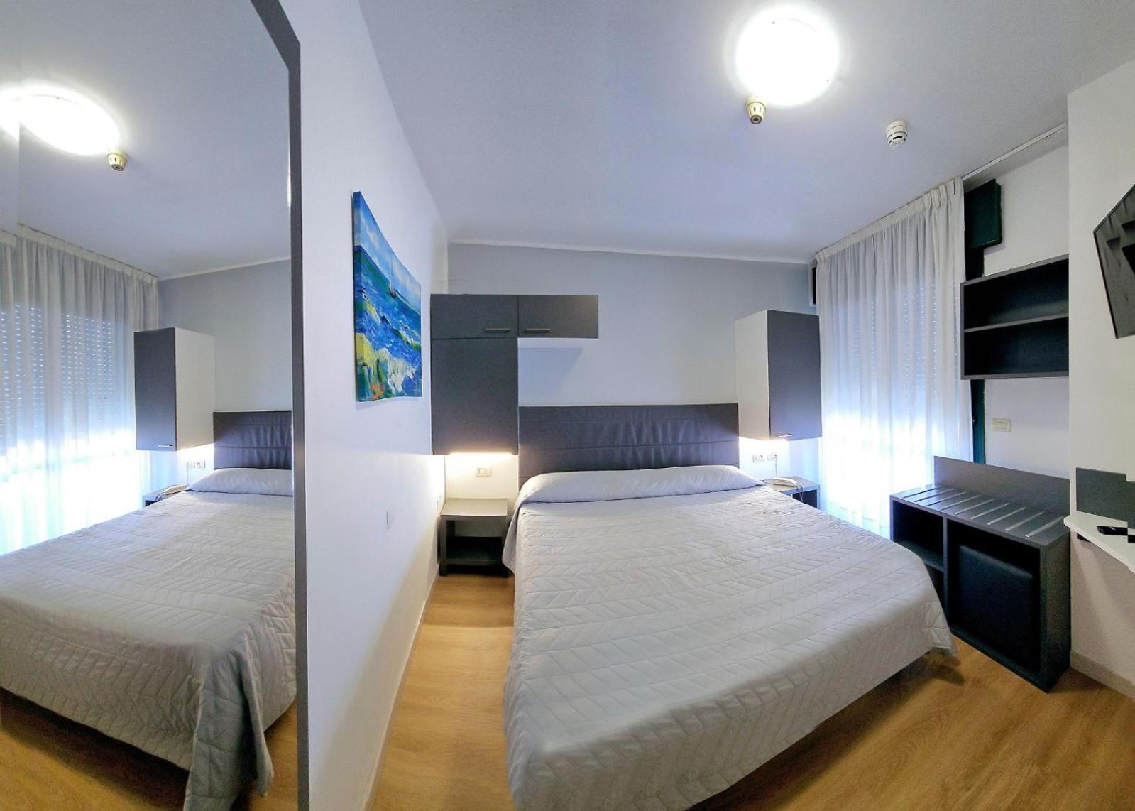 Double or Twin Room with Balcony photo 3