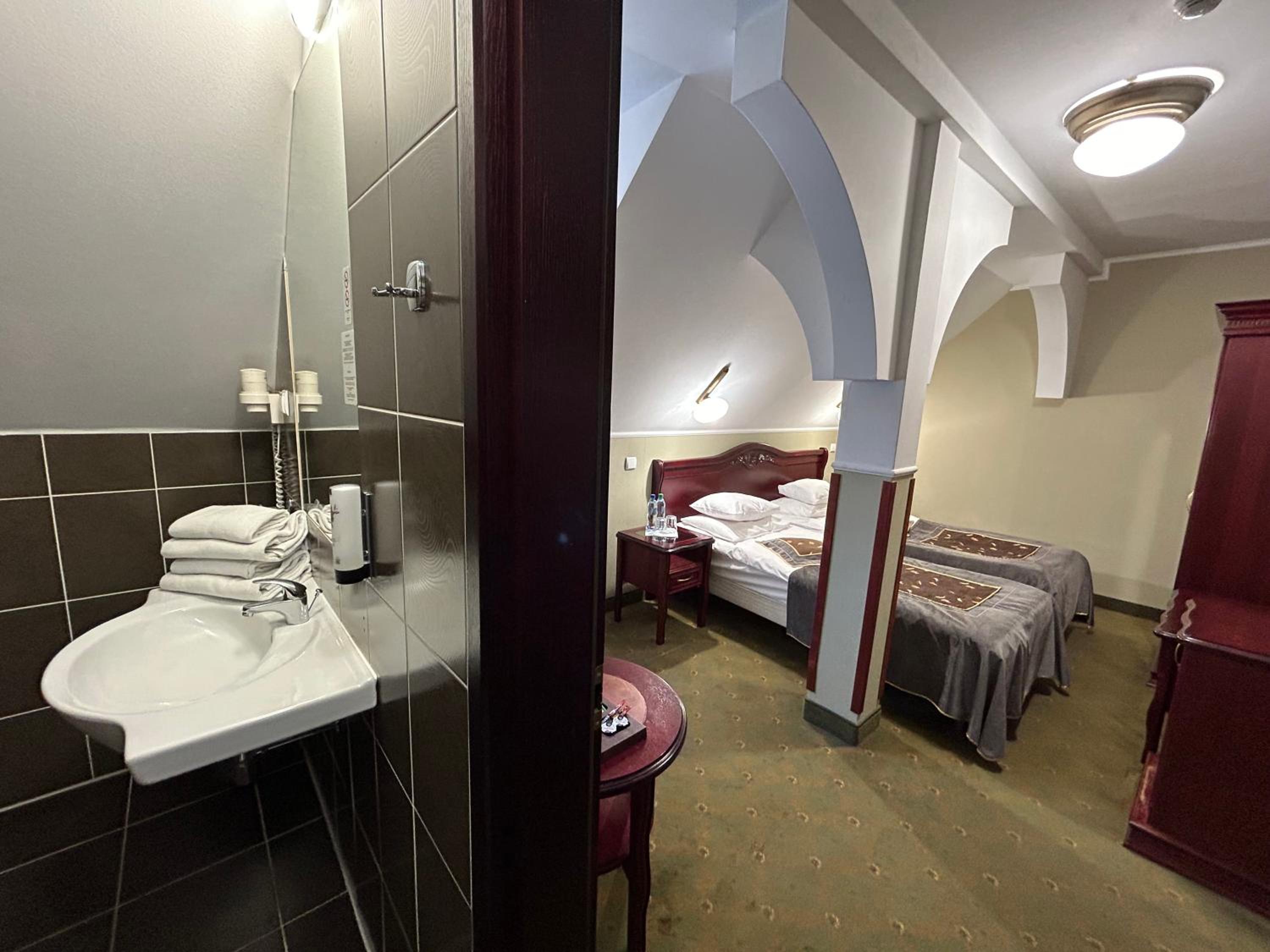 Twin Room - Photo 29