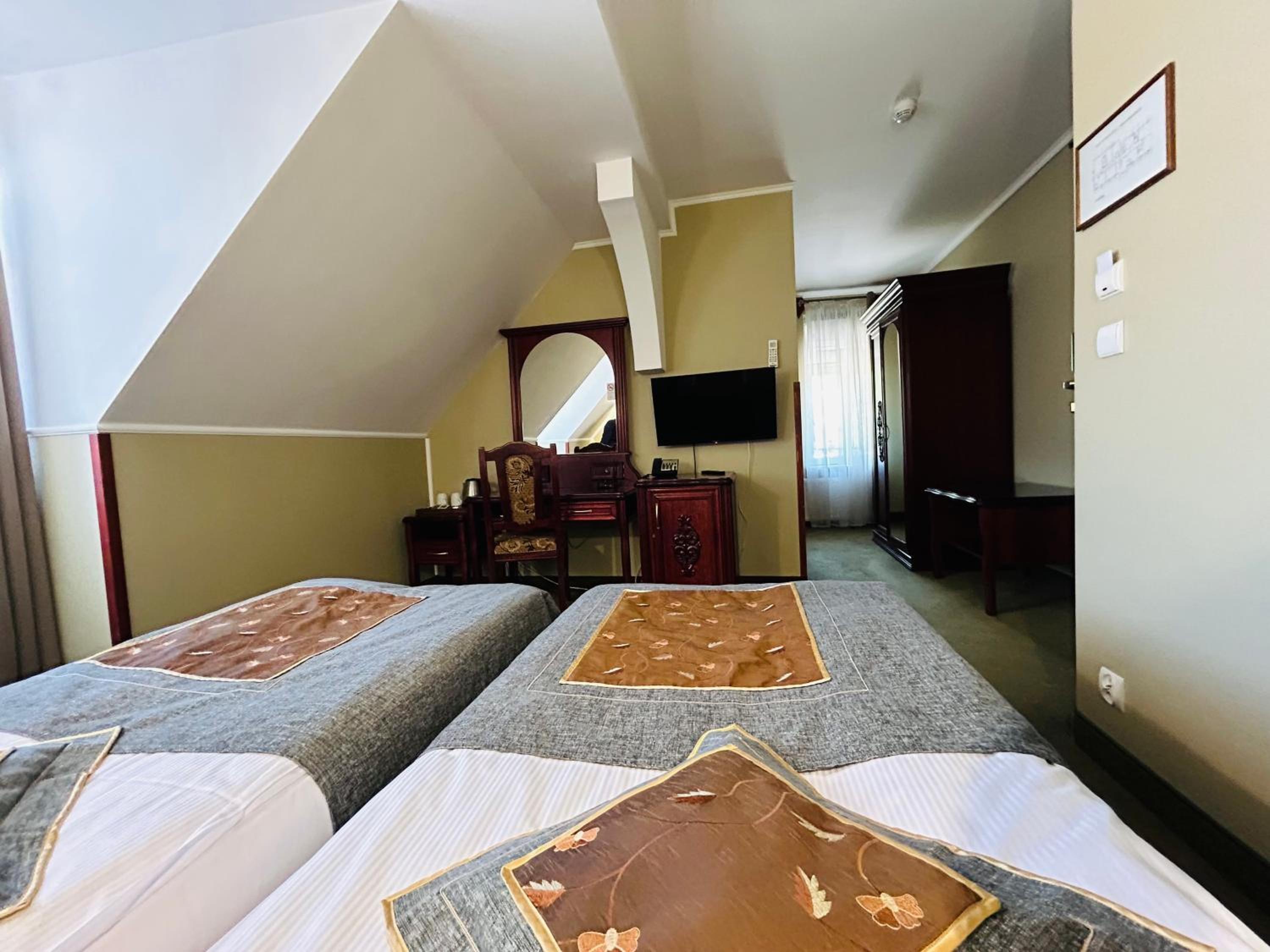 Twin Room - Photo 30