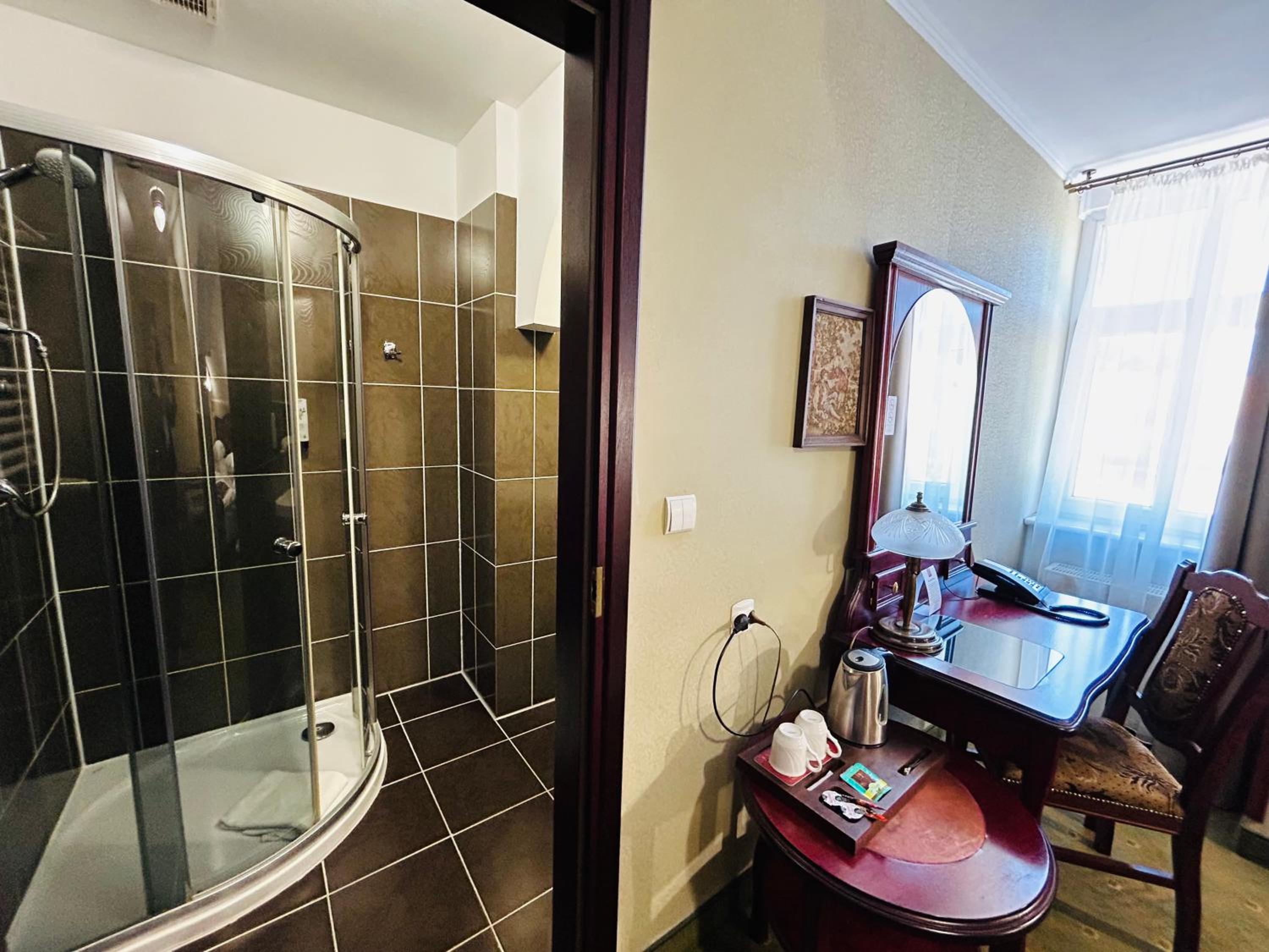 Twin Room - Photo 32
