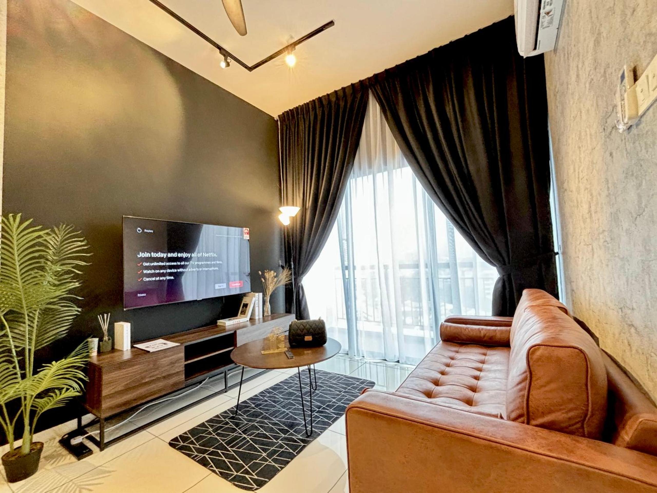Three-Bedroom Apartment with Balcony - Photo 1