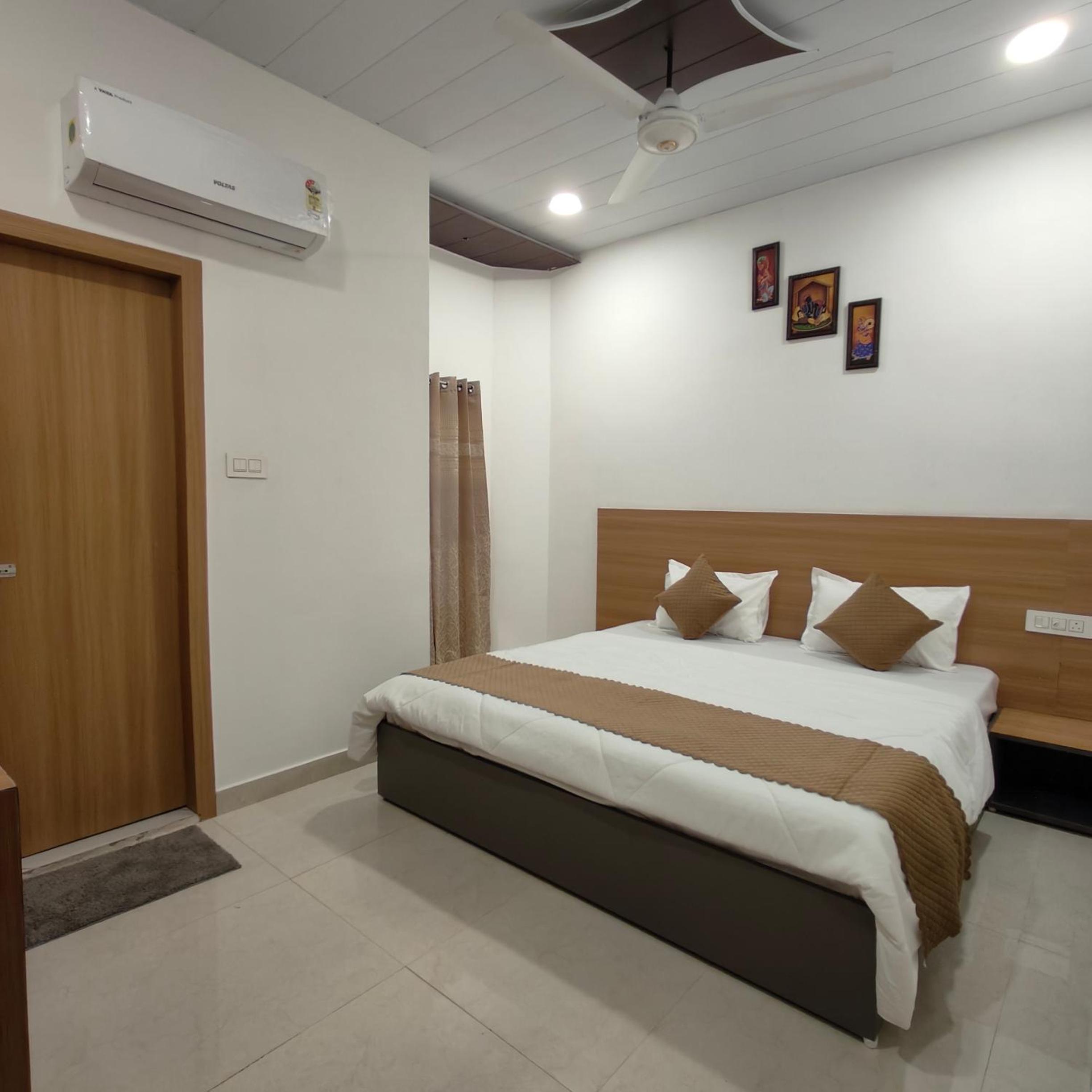 Deluxe Double Room with Extra Bed