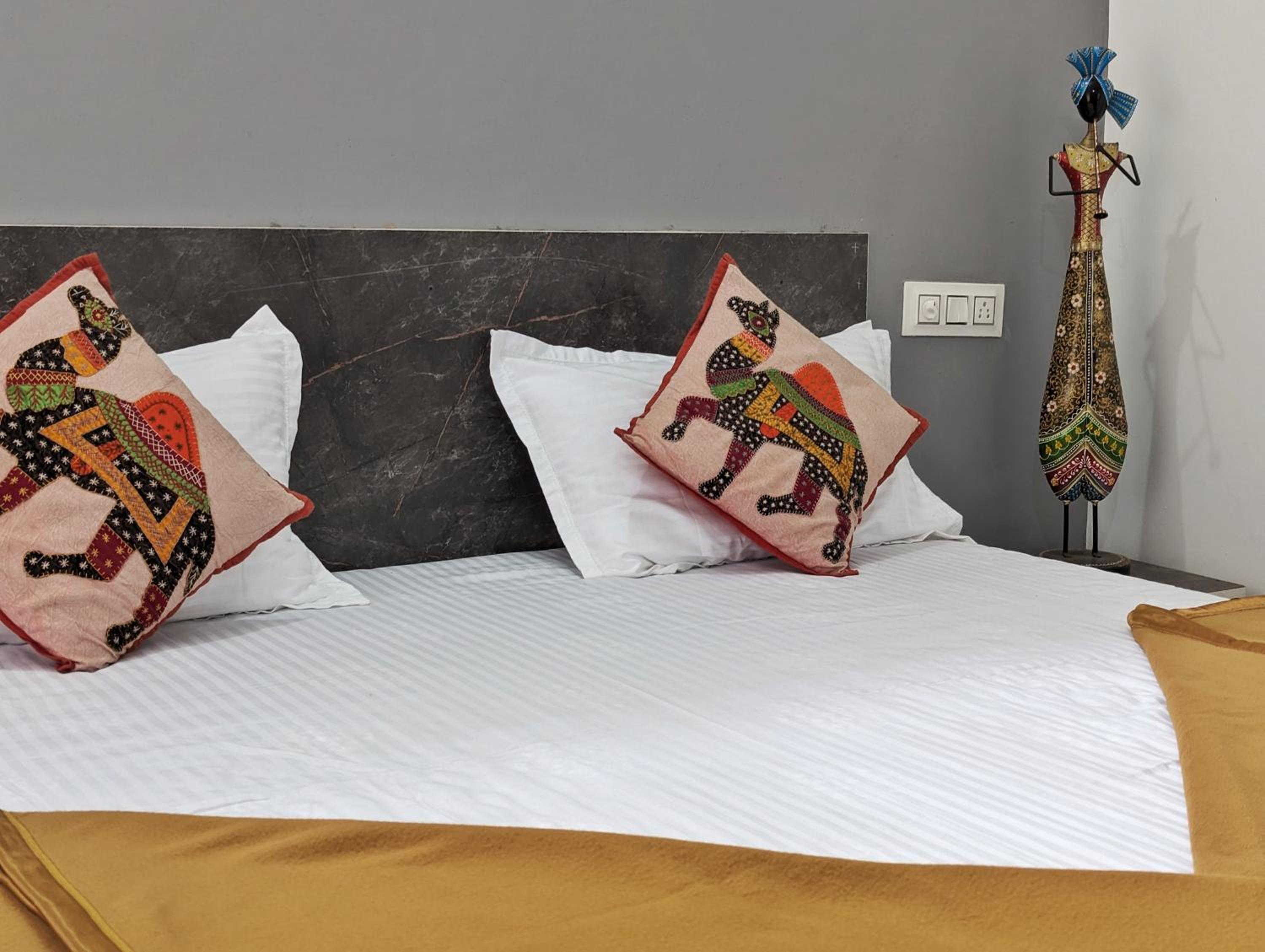 Deluxe Double Room (2 Adults + 1 Child) photo 3