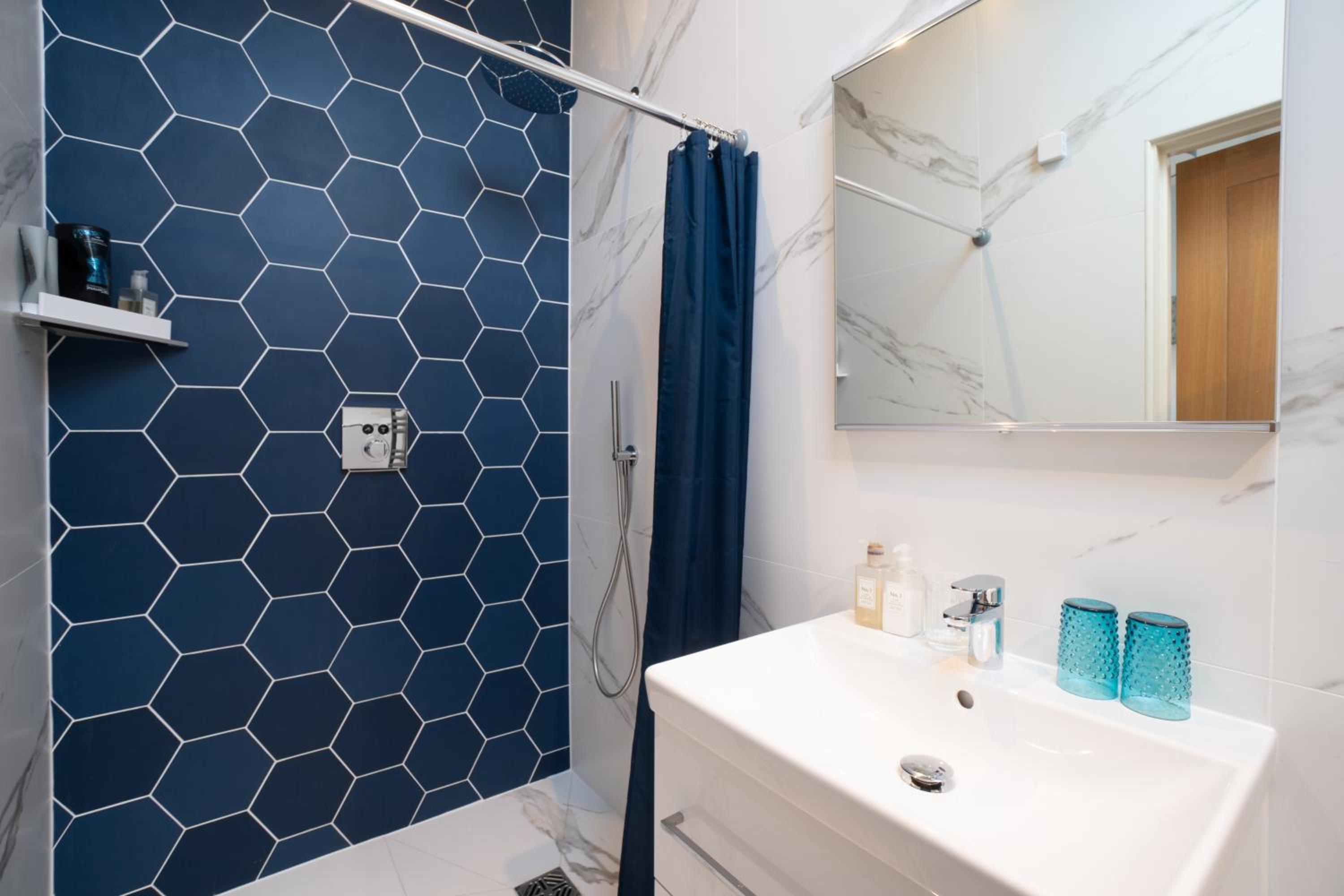 Deluxe Double Room with Shower photo 2