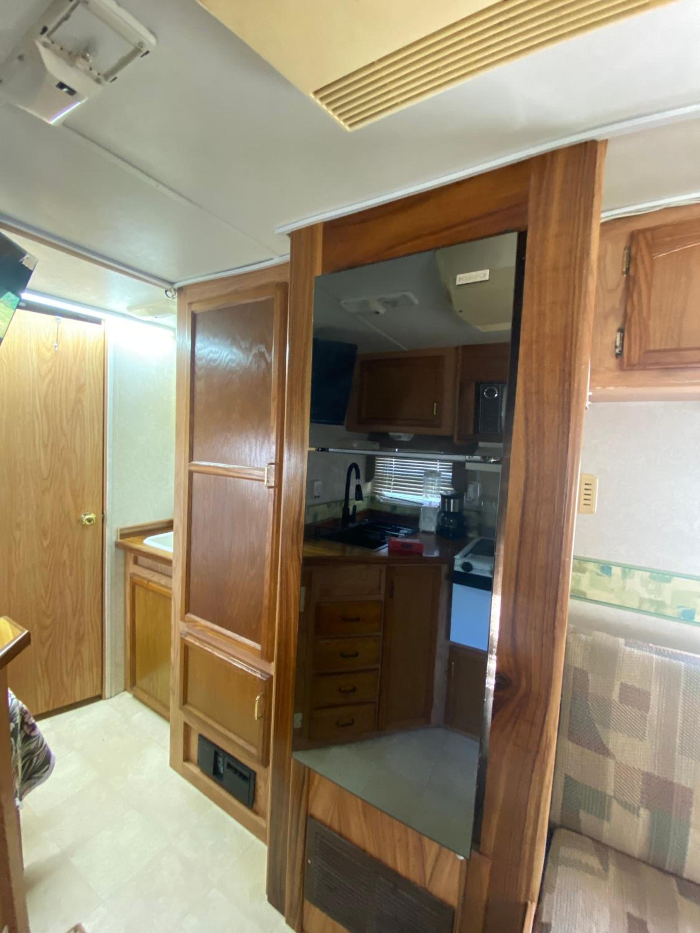 Mobile Home photo 2