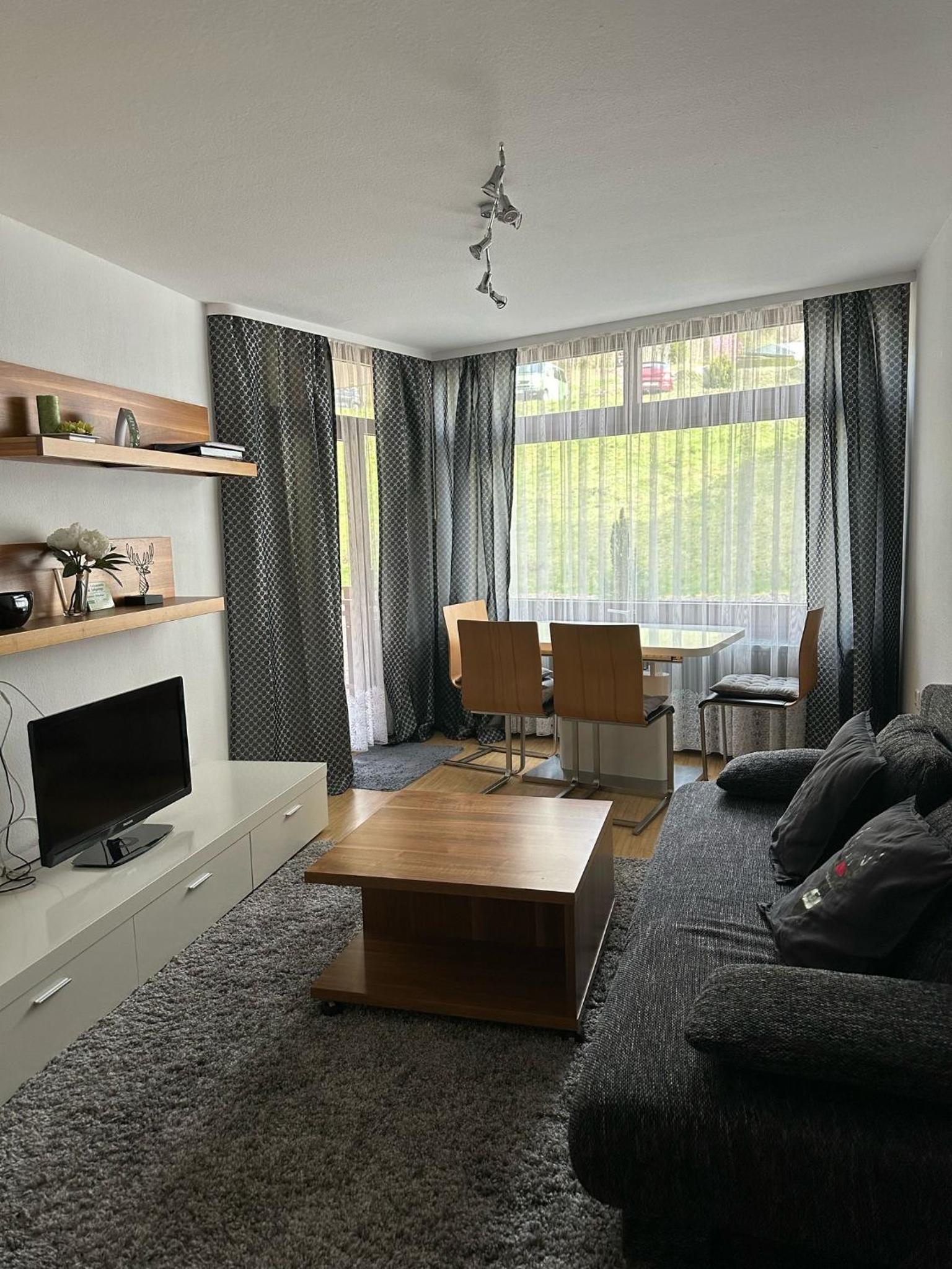 One-Bedroom Apartment photo 1