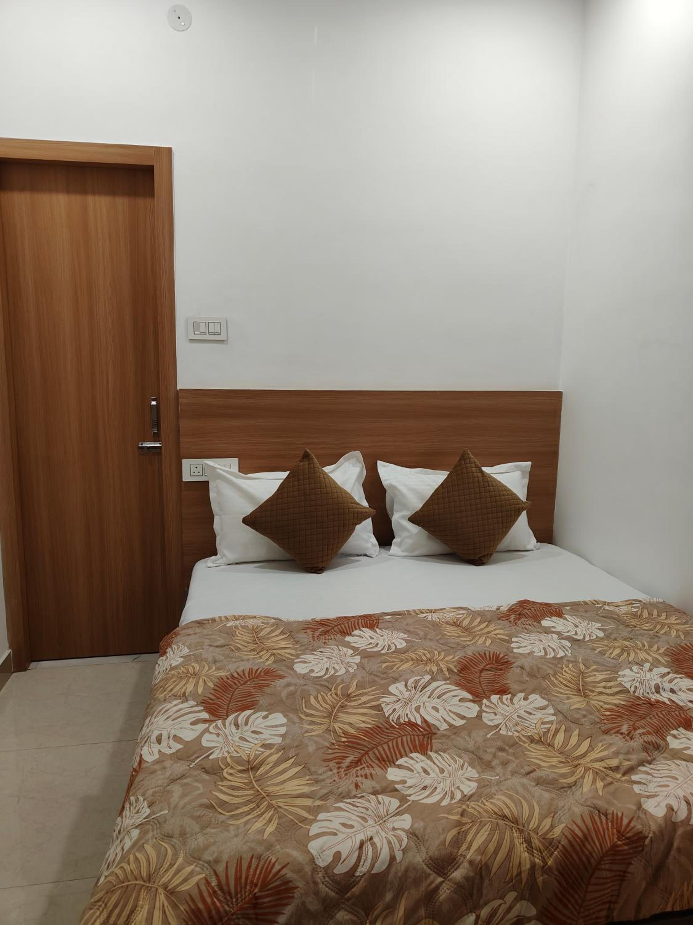 Standard Queen Room - Photo 2