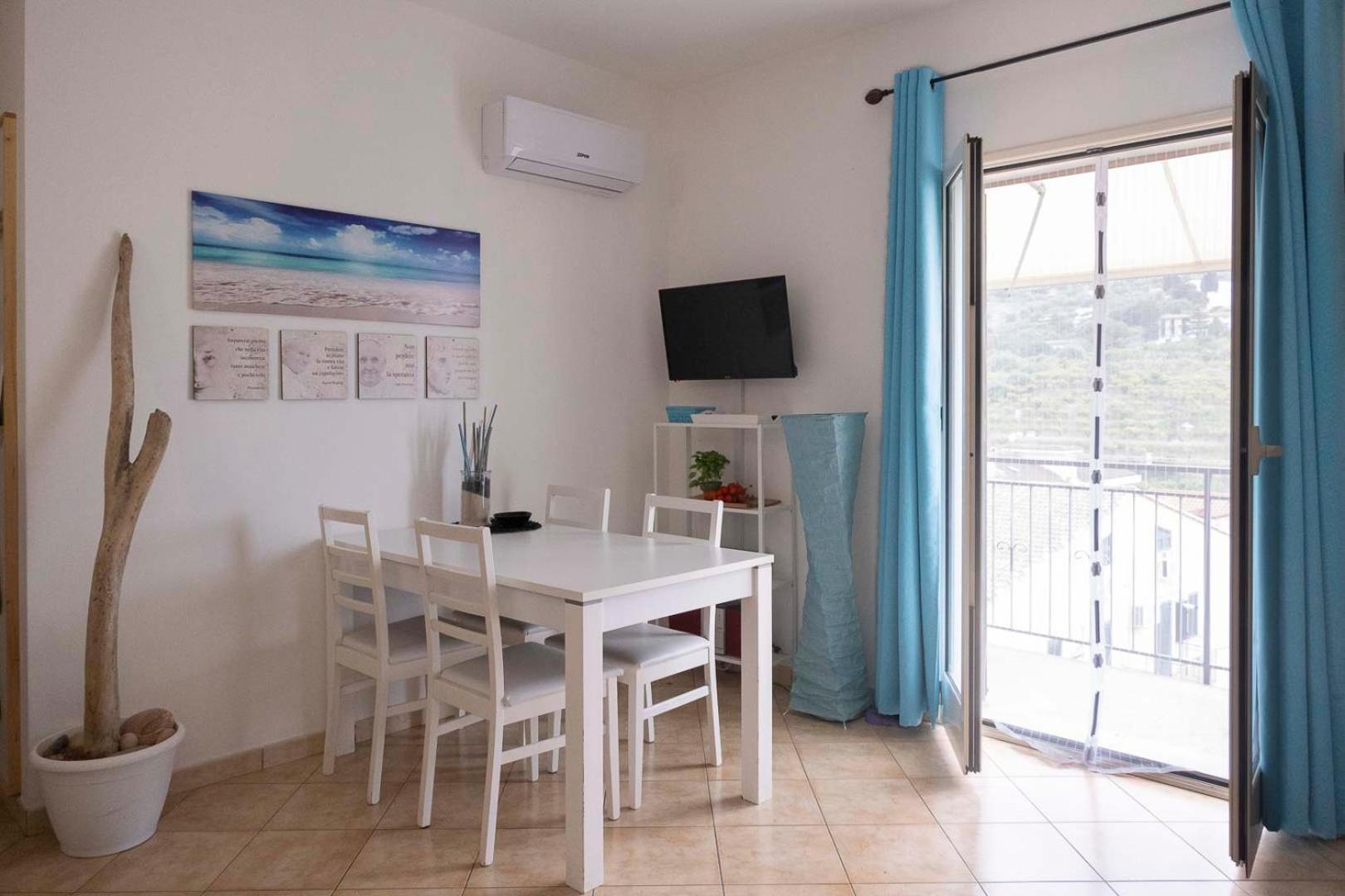 Three-Bedroom Apartment with Balcony photo 2