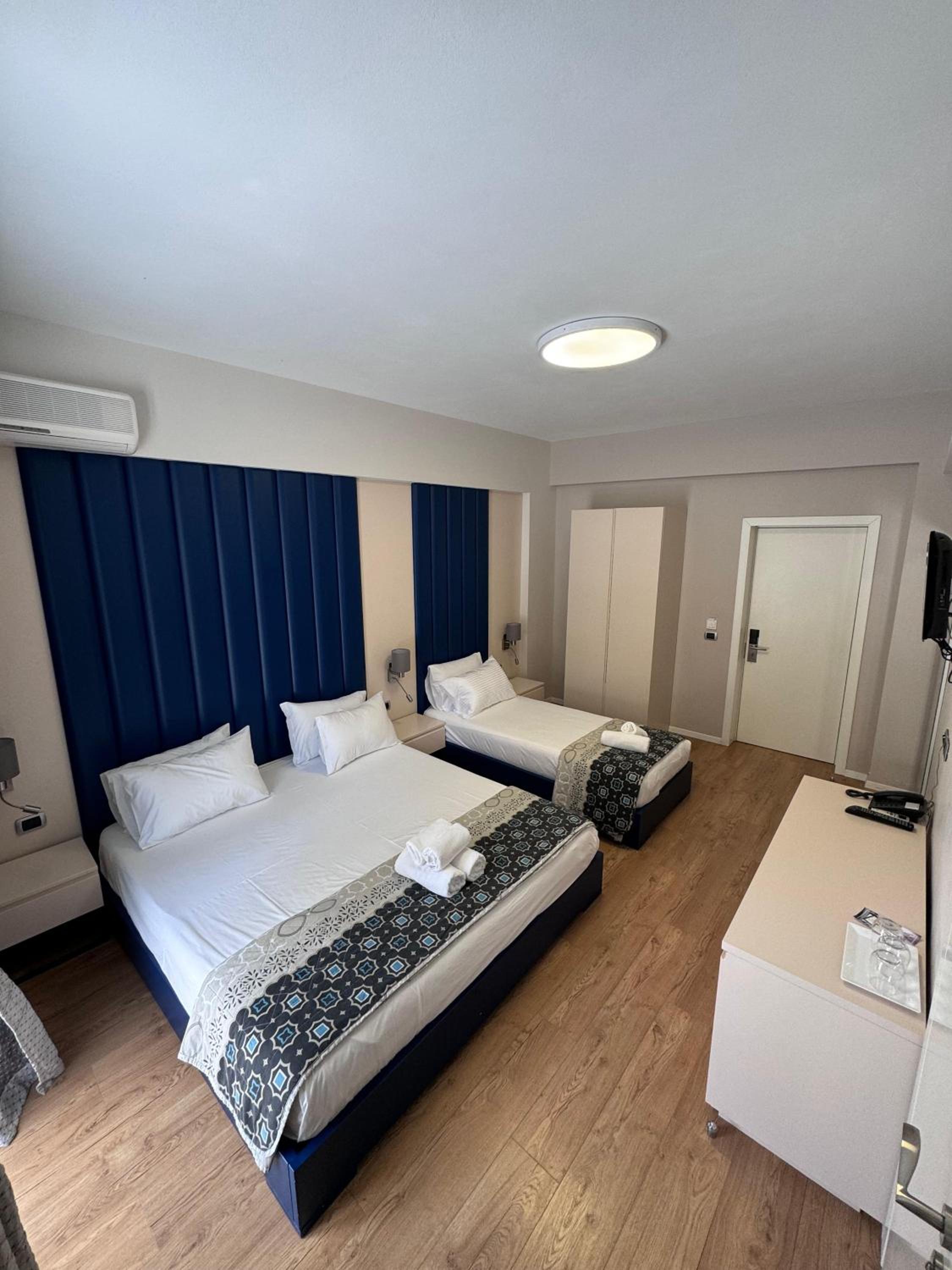 Triple Room with Balcony Sea View