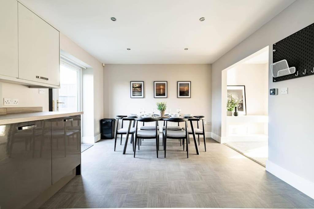 Three-Bedroom House photo 2