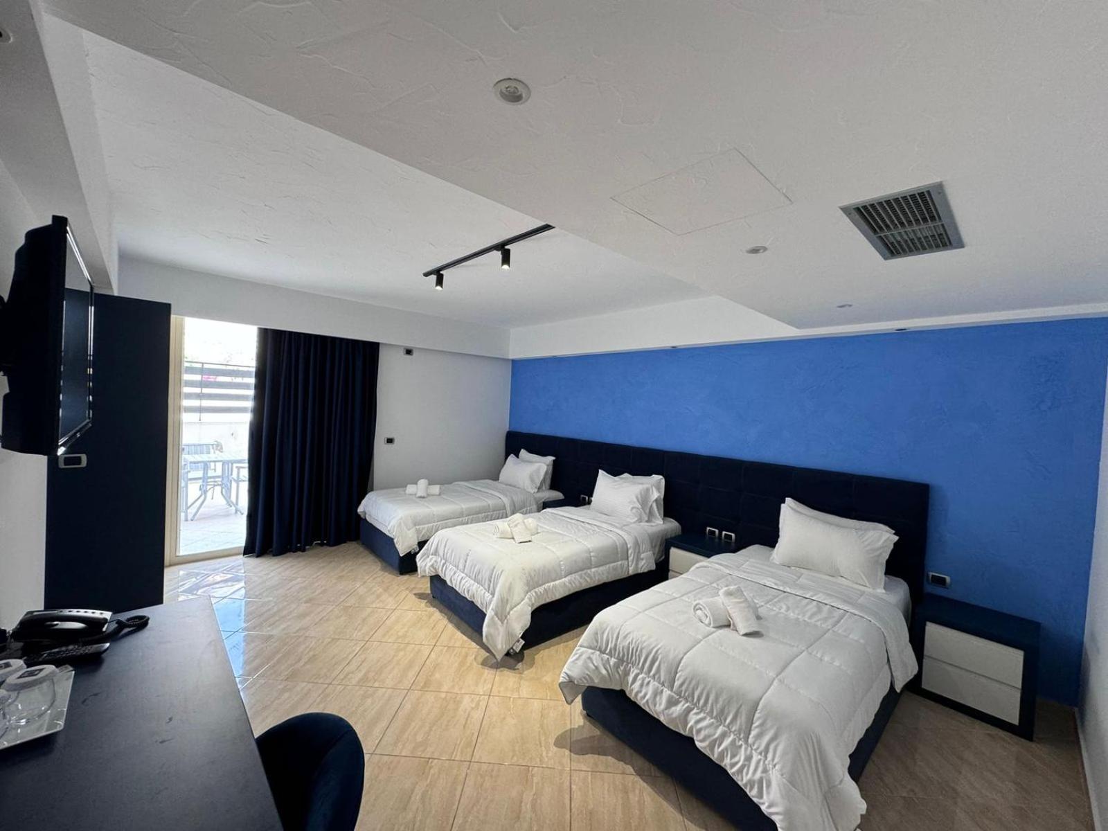 Superior Triple Room with Balcony (3 SNG)