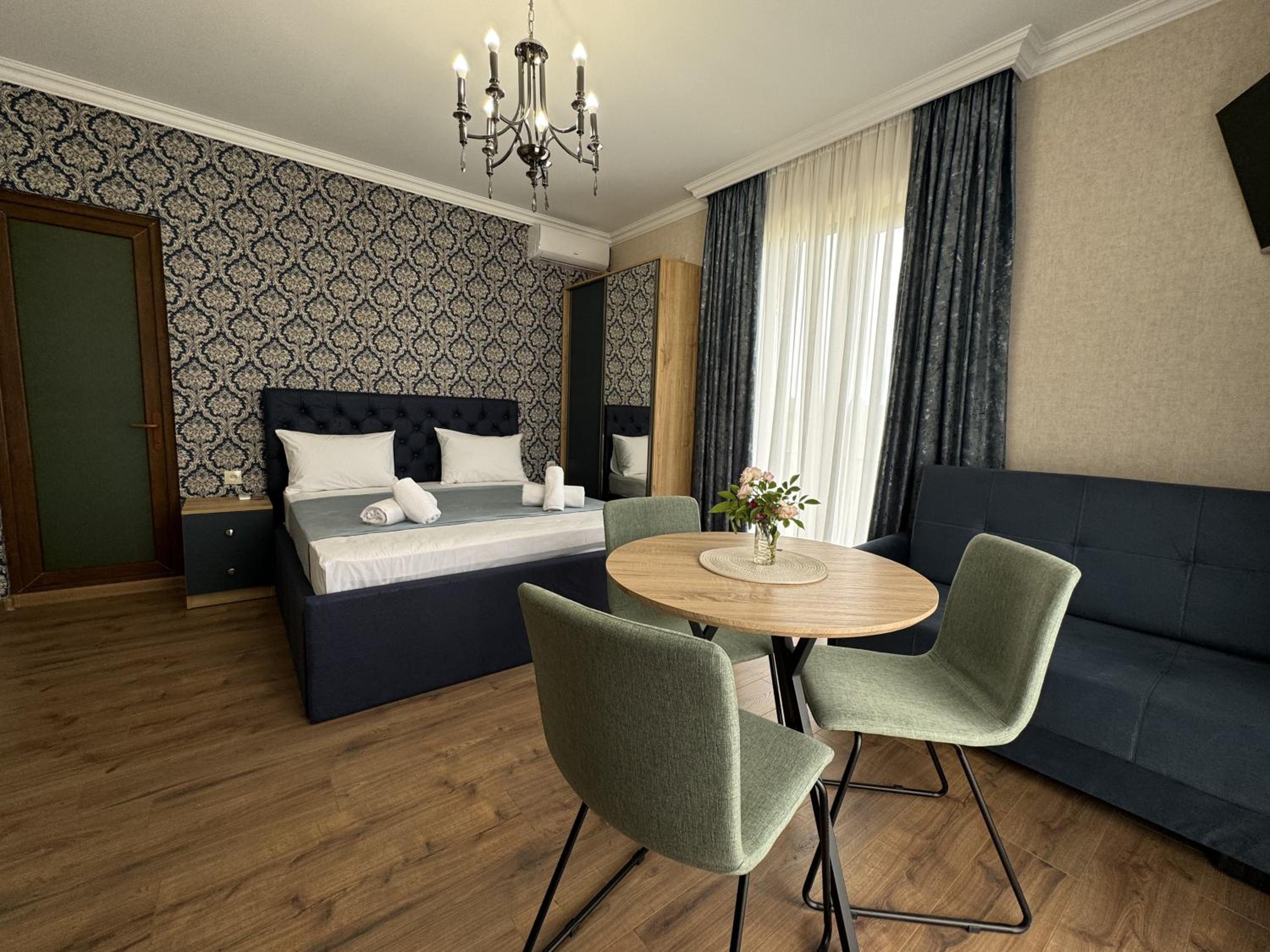 Deluxe Family Room photo 1