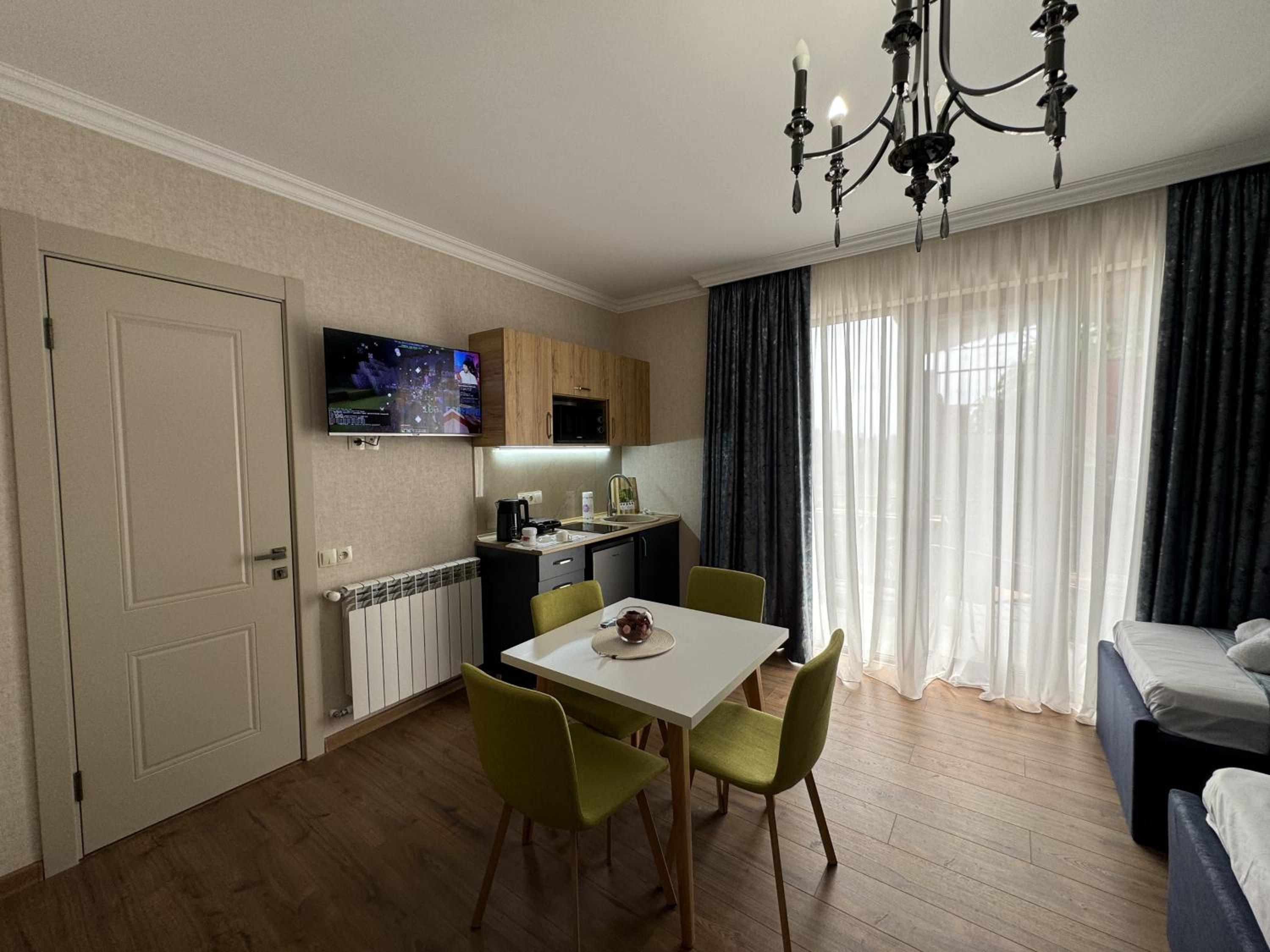 Deluxe Family Room photo 2