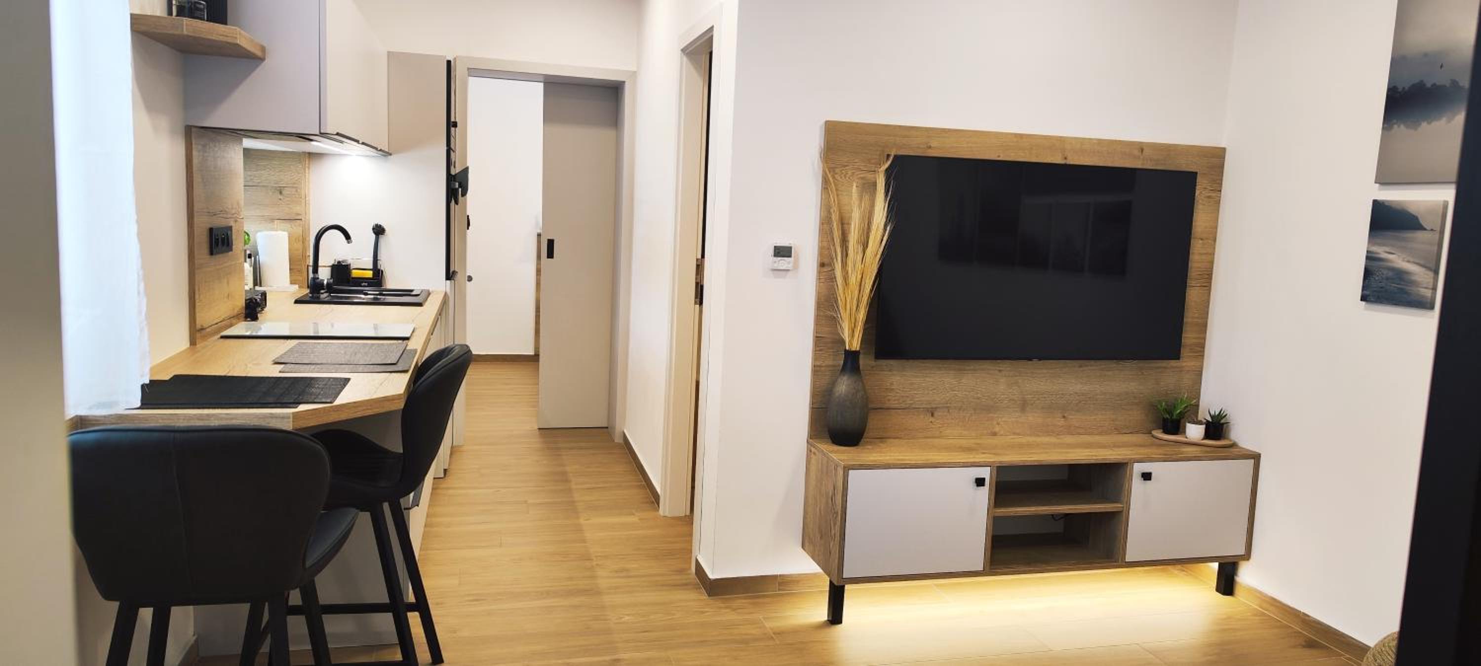 One-Bedroom Apartment photo 1