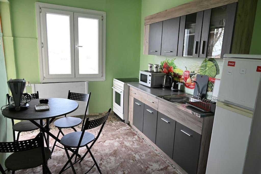 Three-Bedroom Apartment photo 2