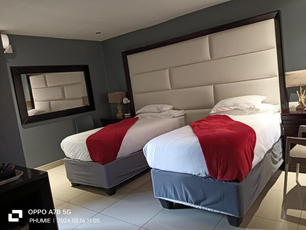 Standard Twin Room photo 2