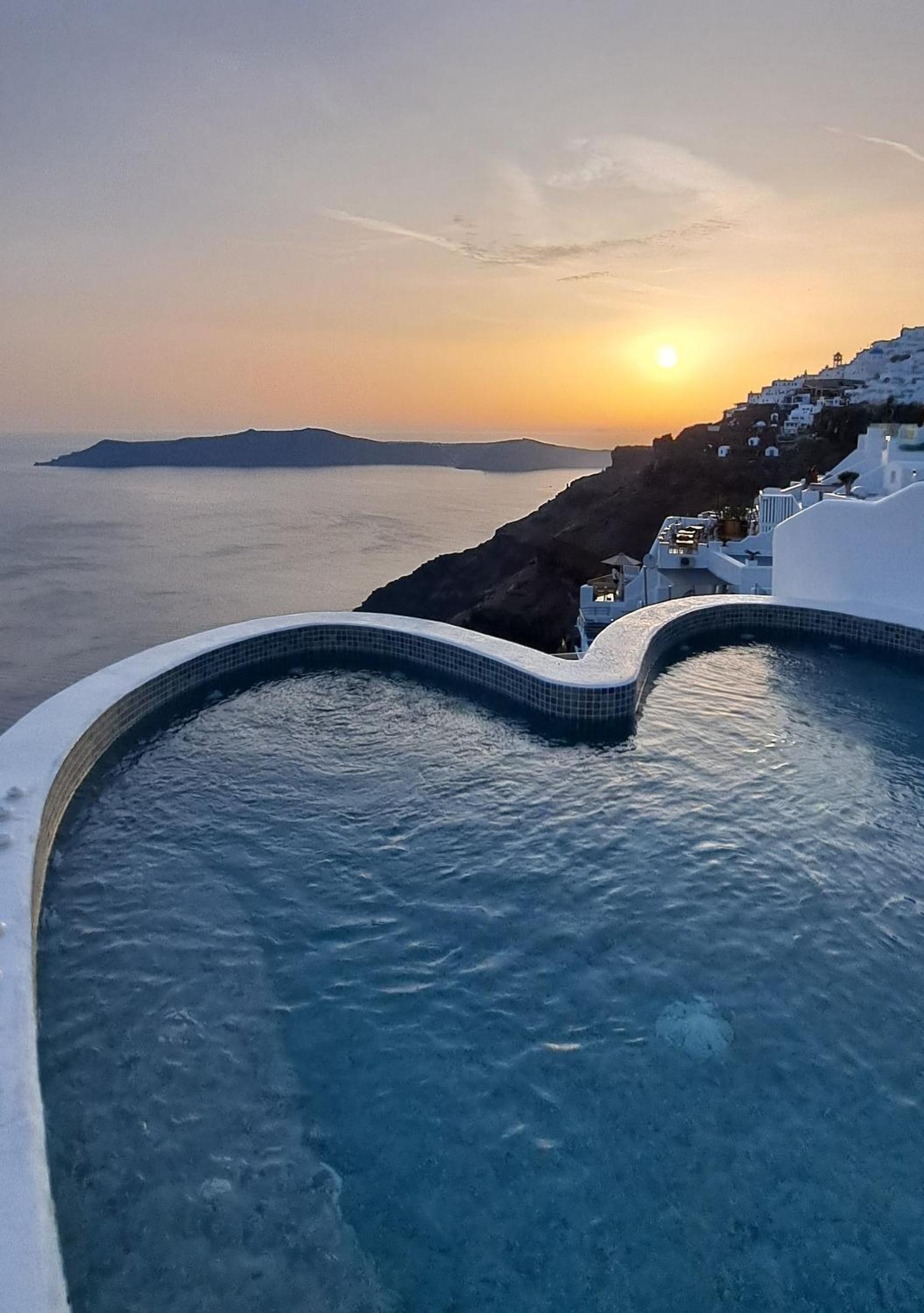 Heart Plunge Pool Suite - Photo 3