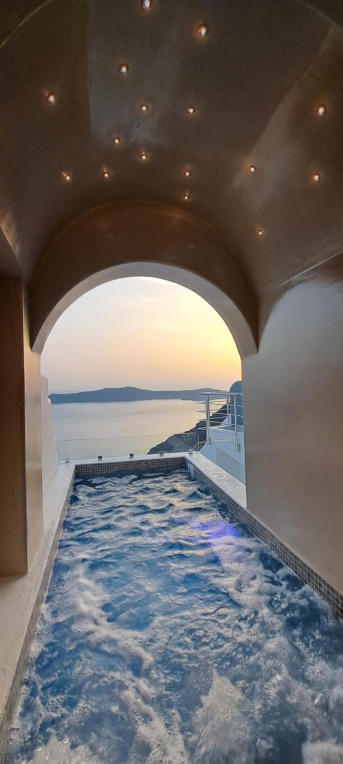 Pegasus Cave Hot Tub Suite - Photo 3
