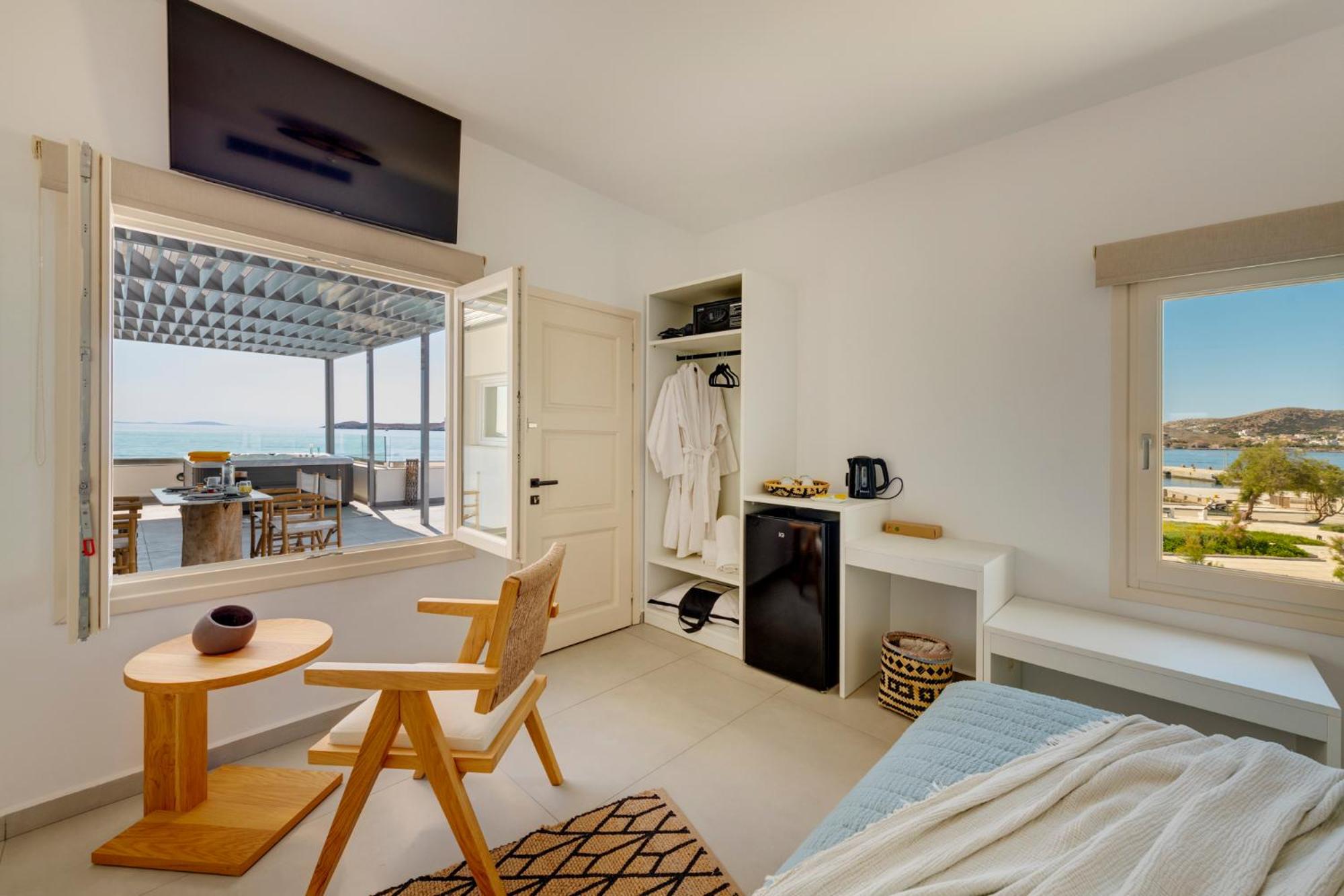 Deluxe Suite with Sea View photo 1