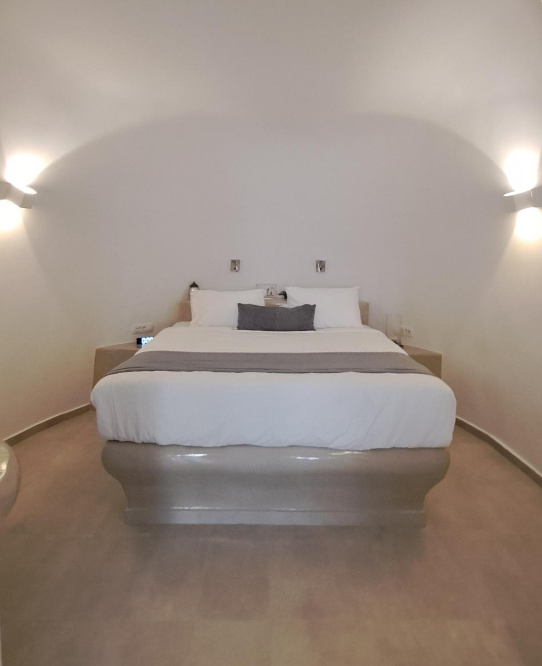 Pegasus Cave Hot Tub Suite - Photo 8