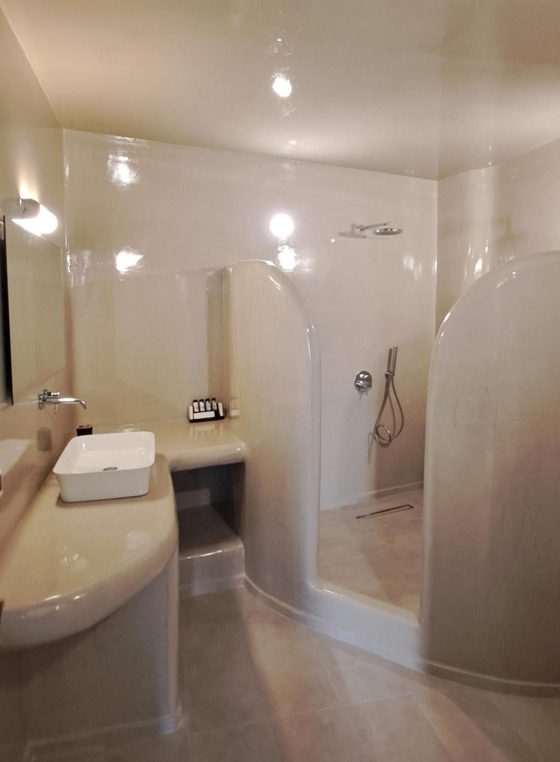 Pegasus Cave Hot Tub Suite - Photo 2