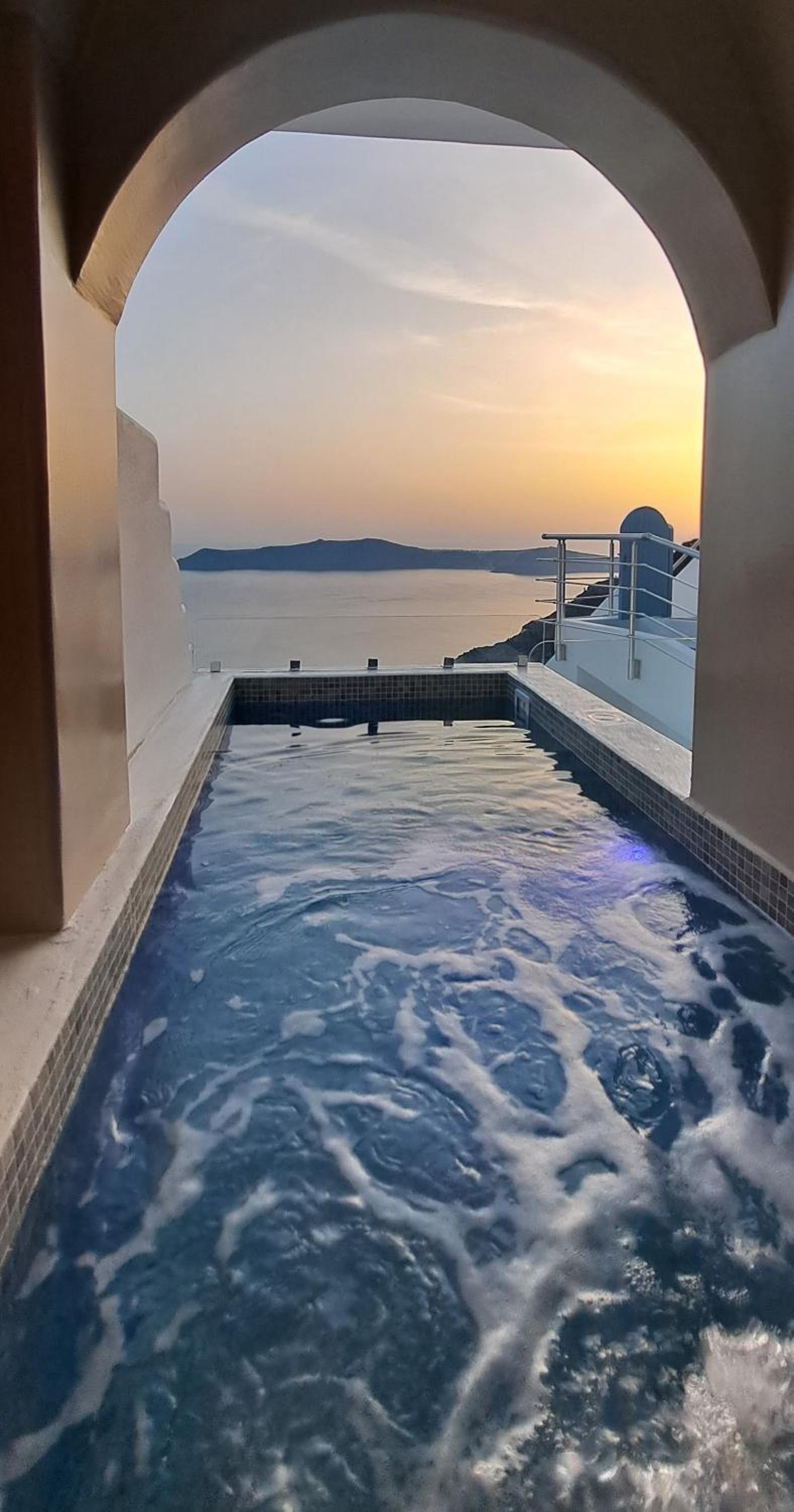 Pegasus Cave Hot Tub Suite - Photo 5