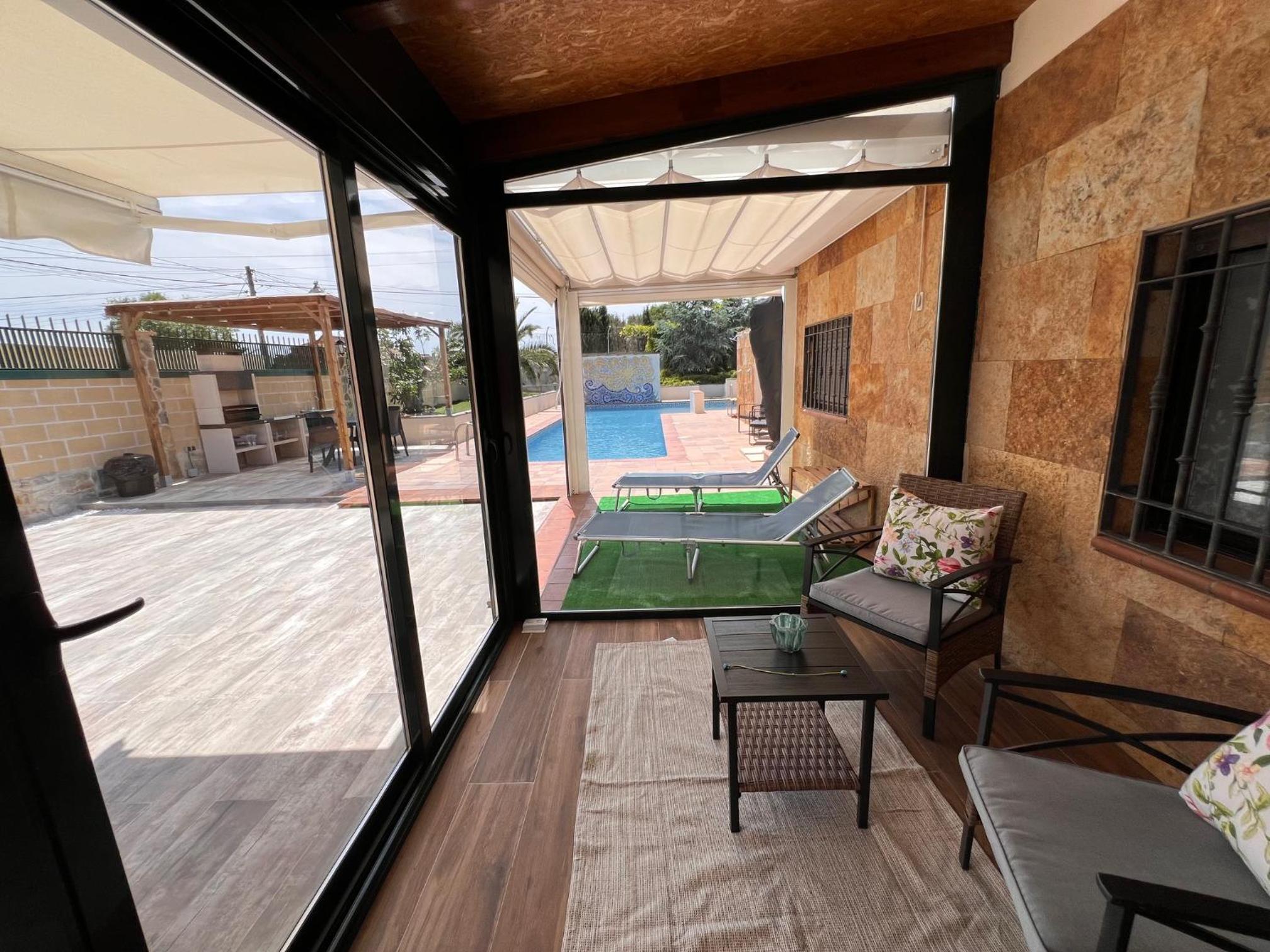 Deluxe Bungalow with Garden View photo 2