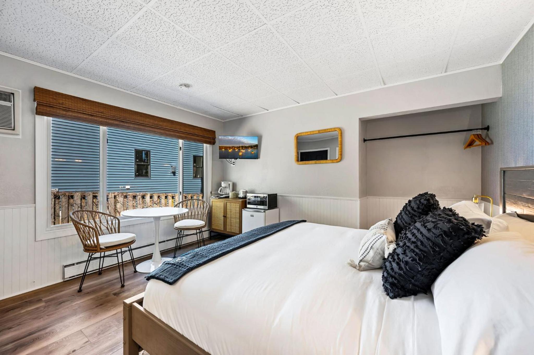 Standard King Room photo 3